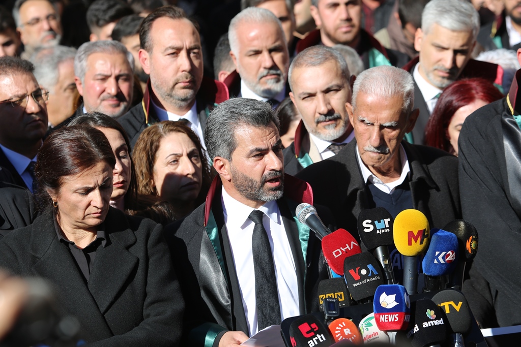 Baro Başkanımız Av. Tahir ELÇİ, Dört Ayaklı Minarenin Önünde Anıldı : ' Em Te Ji Bir Nakin...' — 1