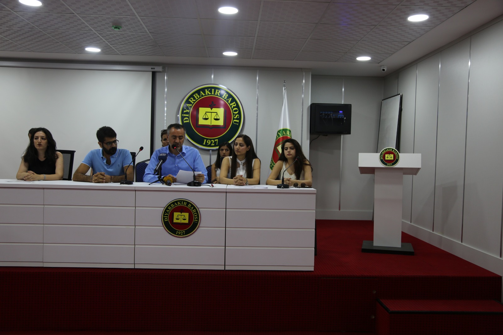 Diyarbakır Barosundan  Adalet Bakanlığına, Ceza ve Tevkif Evleri Genel Müdürlüğüne, Barolara, TBMM’de grubu bulunan siyasi partilere çağrı; zaman geçirmeden Elazığ 2 Nolu Yüksek Güvenlikli Cezaevine gidin, bizim Avukat görüş odasında tanık olduğumuz işkenceye tanıklık edin — 1