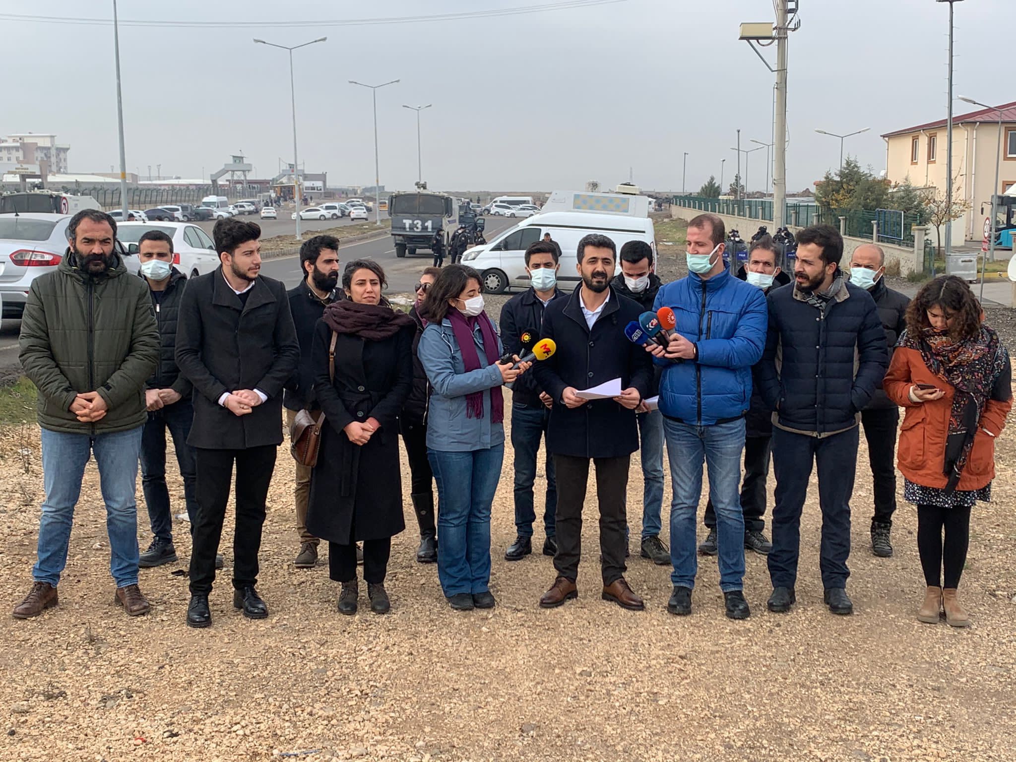 Di Wergiriya Bernameya Hefteya Mafên Mirovan a 10-17'yê Berfanbarê De Li Ber Saziya Înfaz û Ceza Ya Girtî ya Tîpa D Ya Amedê Daxuyaniya Çapemeniyê Ya Hevpar Hat Dayîn. — 1