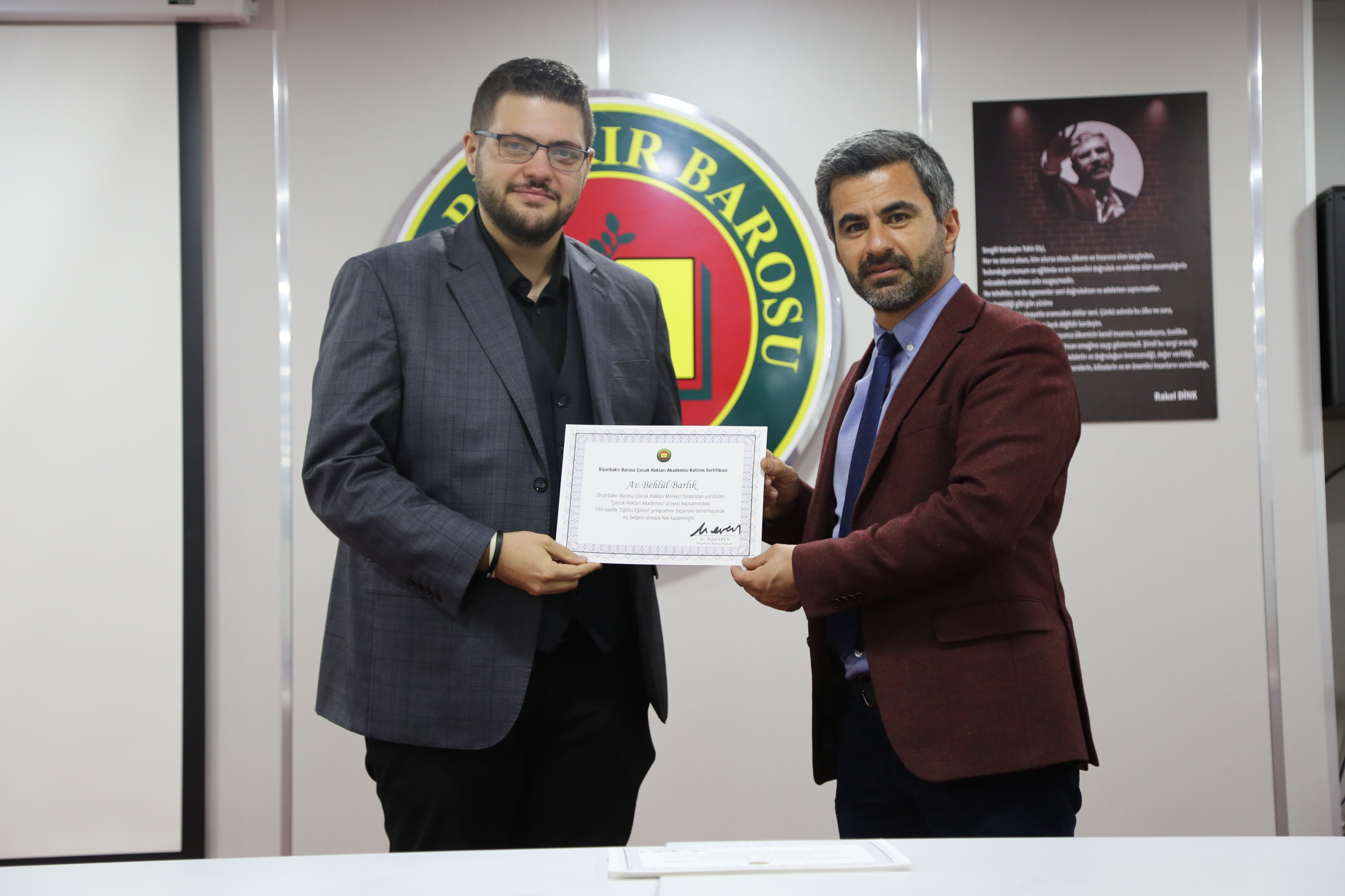 Sertîfîkaya Hempîşeyên Me Yên Ku ‘Bernameya Perwerdehiya Hîndeker a Projeya Akademiya Mafên Zarokan’ Xelas Kirin Hate Dayîn. — 1