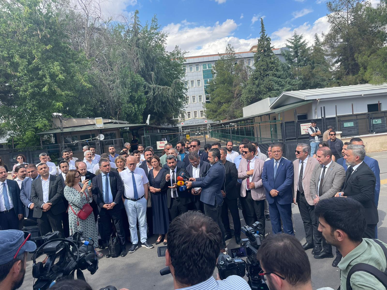Pêncemîn Danişîna Doza ku Kujerên Serokê Baroya Me Tahîr ELÇÎyî ku Hatibû Qetilkirin Tên Darizandin Pêk Hat. — 1