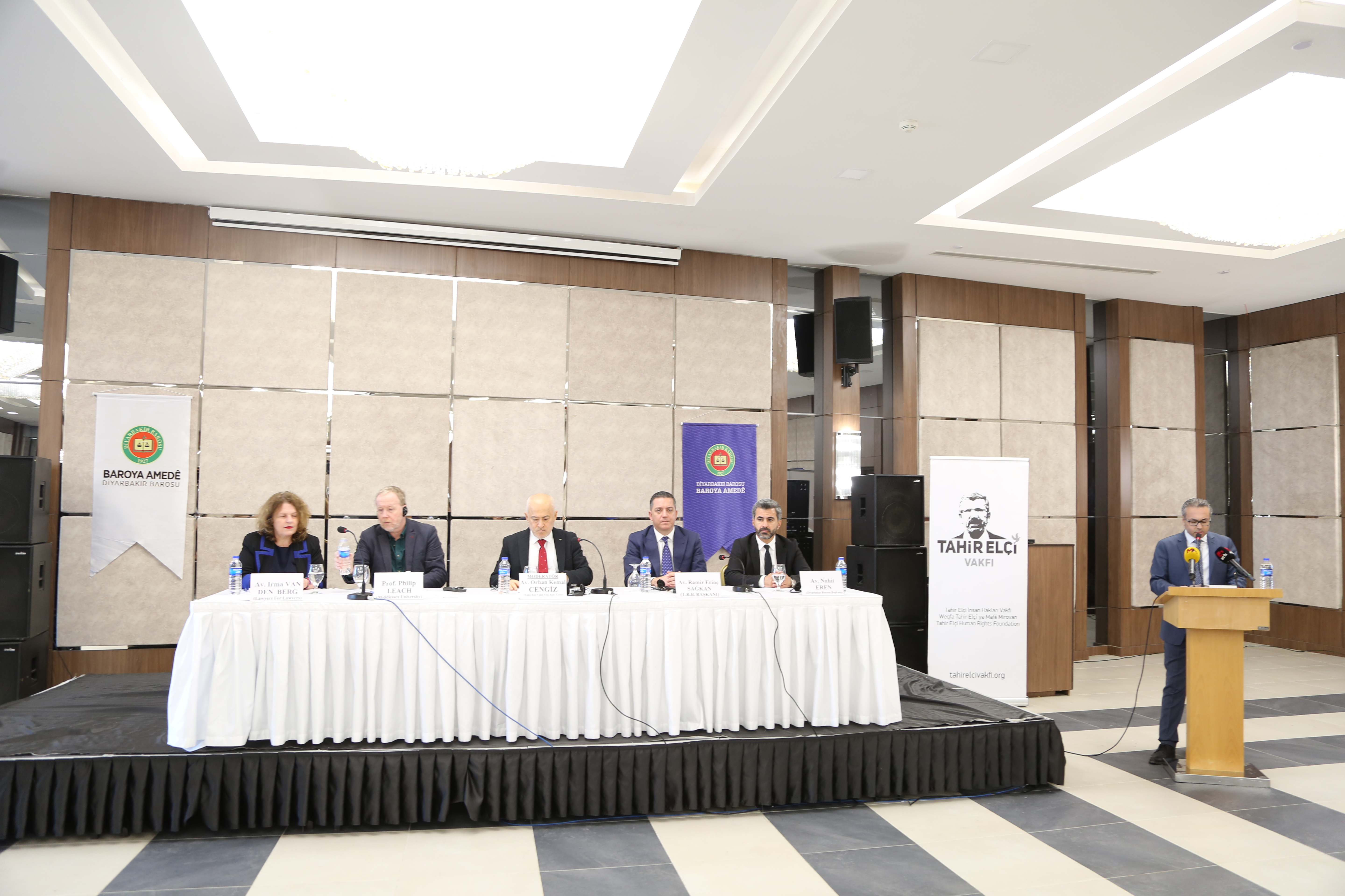 Baro Başkanımız Av. Tahir ELÇİ Anma Programı kapsamında 'Cezasızlık ve İnsan Hakları' konulu panel yapıldı. — 1