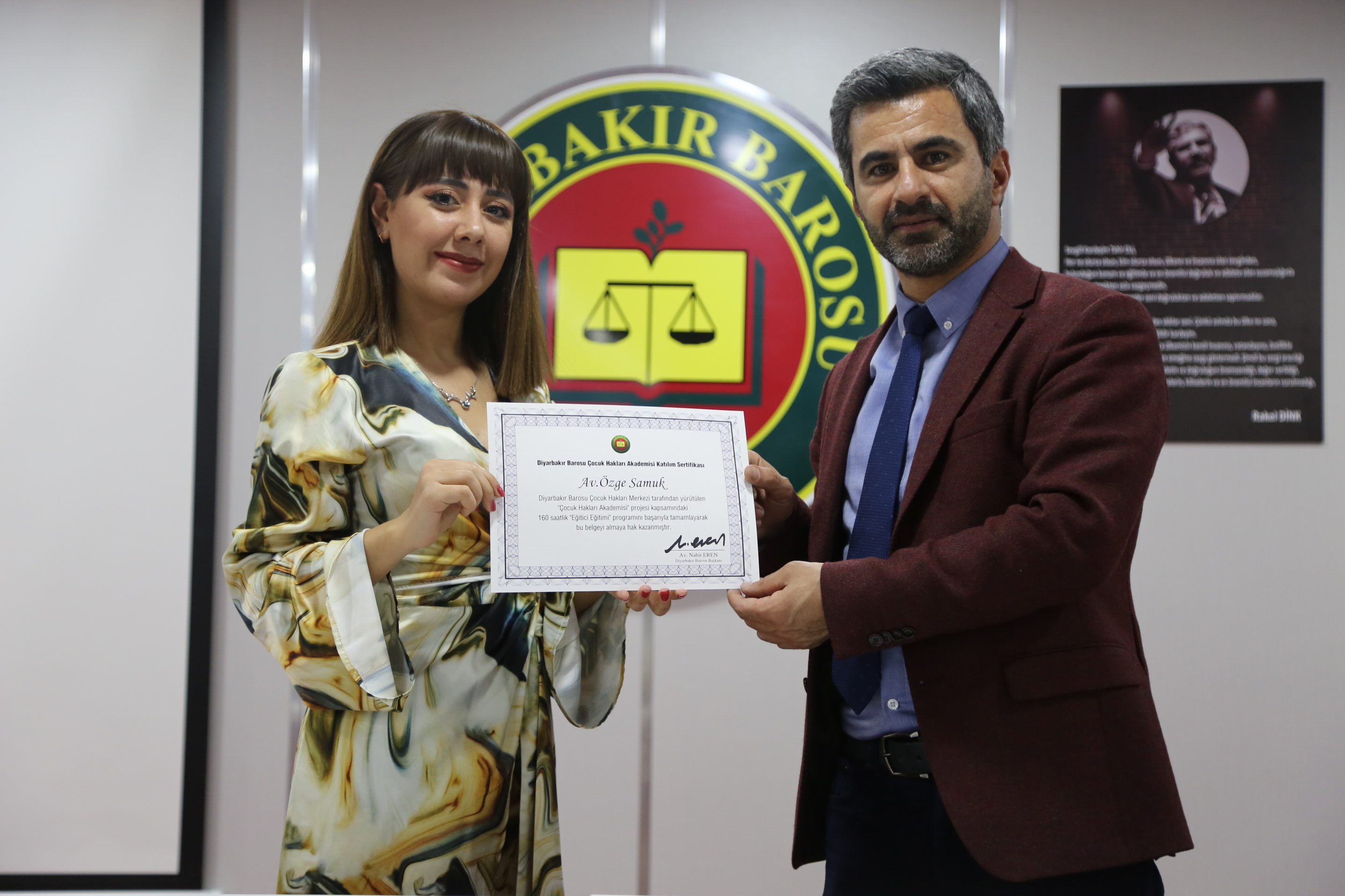 Sertîfîkaya Hempîşeyên Me Yên Ku ‘Bernameya Perwerdehiya Hîndeker a Projeya Akademiya Mafên Zarokan’ Xelas Kirin Hate Dayîn. — 11