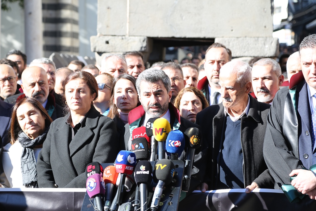 Baro Başkanımız Av. Tahir ELÇİ, Dört Ayaklı Minarenin Önünde Anıldı : ' Em Te Ji Bir Nakin...' — 11