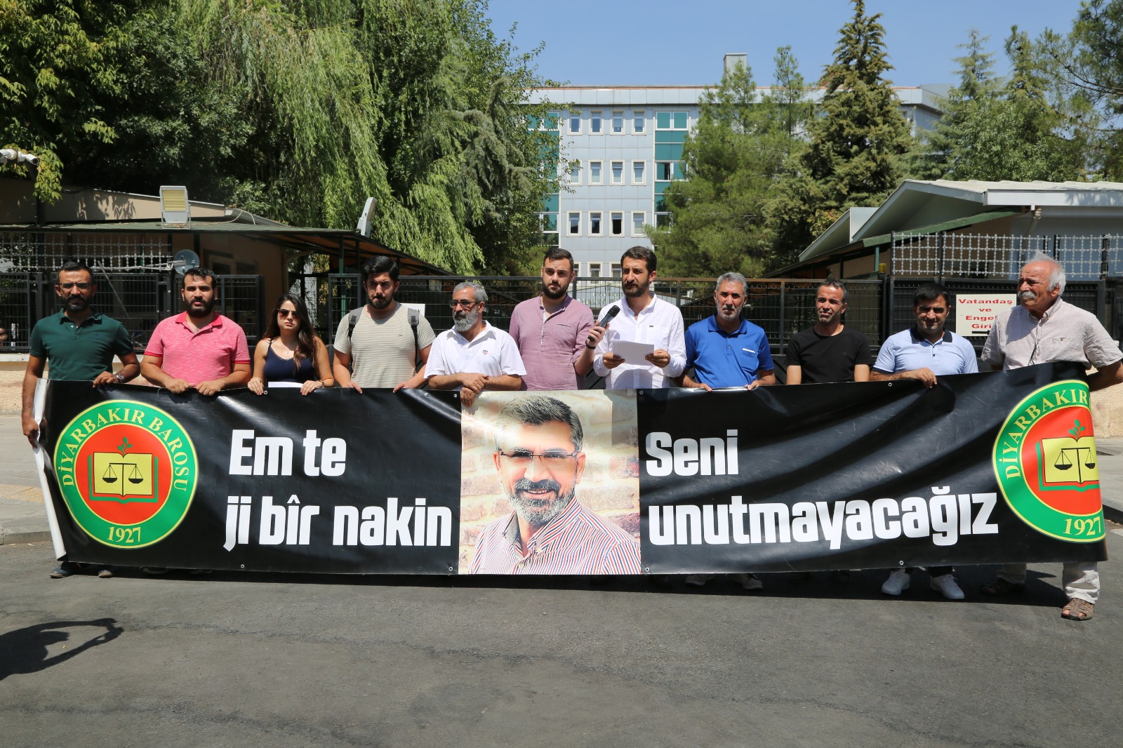 Çalakiya Bîranînê ya Hefteya 189. A Qetilkirina Serokê Baroya Me Tahîr ELÇÎyî Li Ber Dadgeha Amedê Pêk Hat — 3