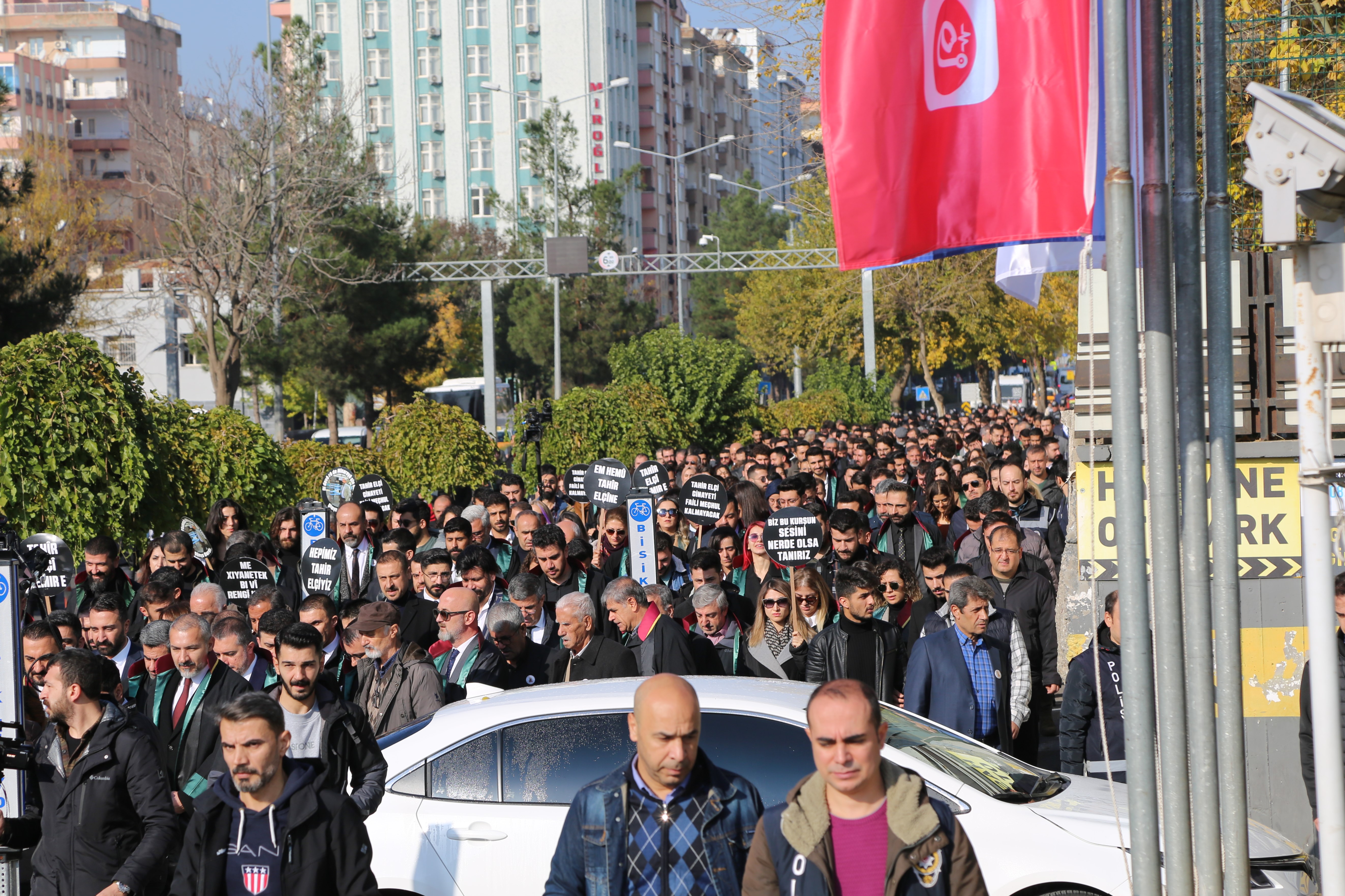 Baro Başkanımız Av. Tahir ELÇİ, Dört Ayaklı Minare Önünde Anıldı:  Bir Kez Daha Söylüyoruz "Devletin Aydınlatamadığı Cinayet Yoktur, Aydınlatmadığı Cinayet Vardır..." — 9