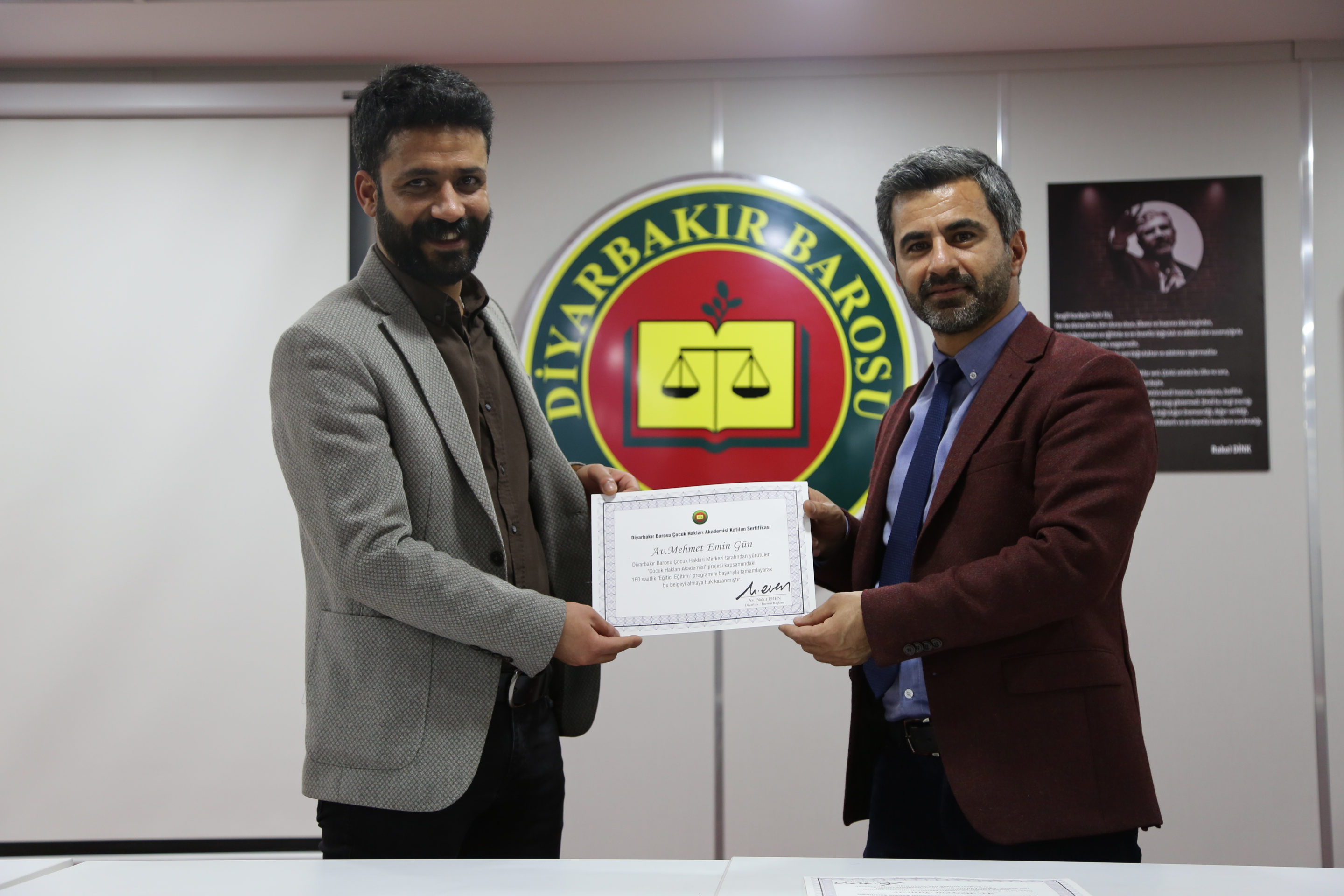 Sertîfîkaya Hempîşeyên Me Yên Ku ‘Bernameya Perwerdehiya Hîndeker a Projeya Akademiya Mafên Zarokan’ Xelas Kirin Hate Dayîn. — 14