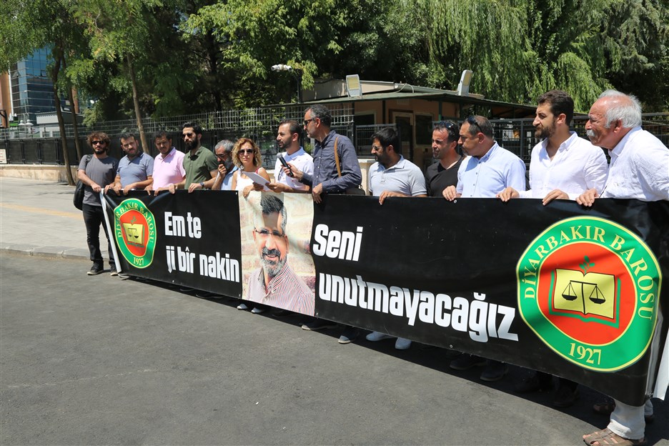Çalakiya Bibîranînê ya Hefteya 187emîn a Kuştîna Serokê Baroya Me Tahir ELÇİ Li Ber Dadgeha Amedê Hat Pêkanîn — 2