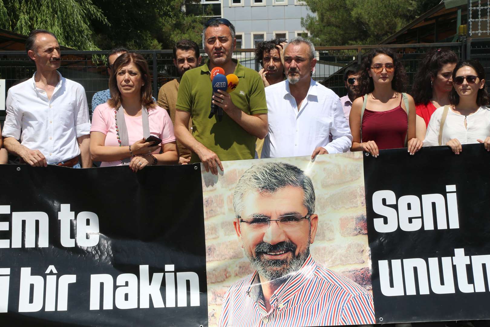 Çalakiya Bîranînê ya Hefteya 186. A Qetilkirina Serokê Baroya Me Tahîr ELÇÎyî Bi Beşdariya Hempîşe û Mêvanên Me Pêk Hat… — 2