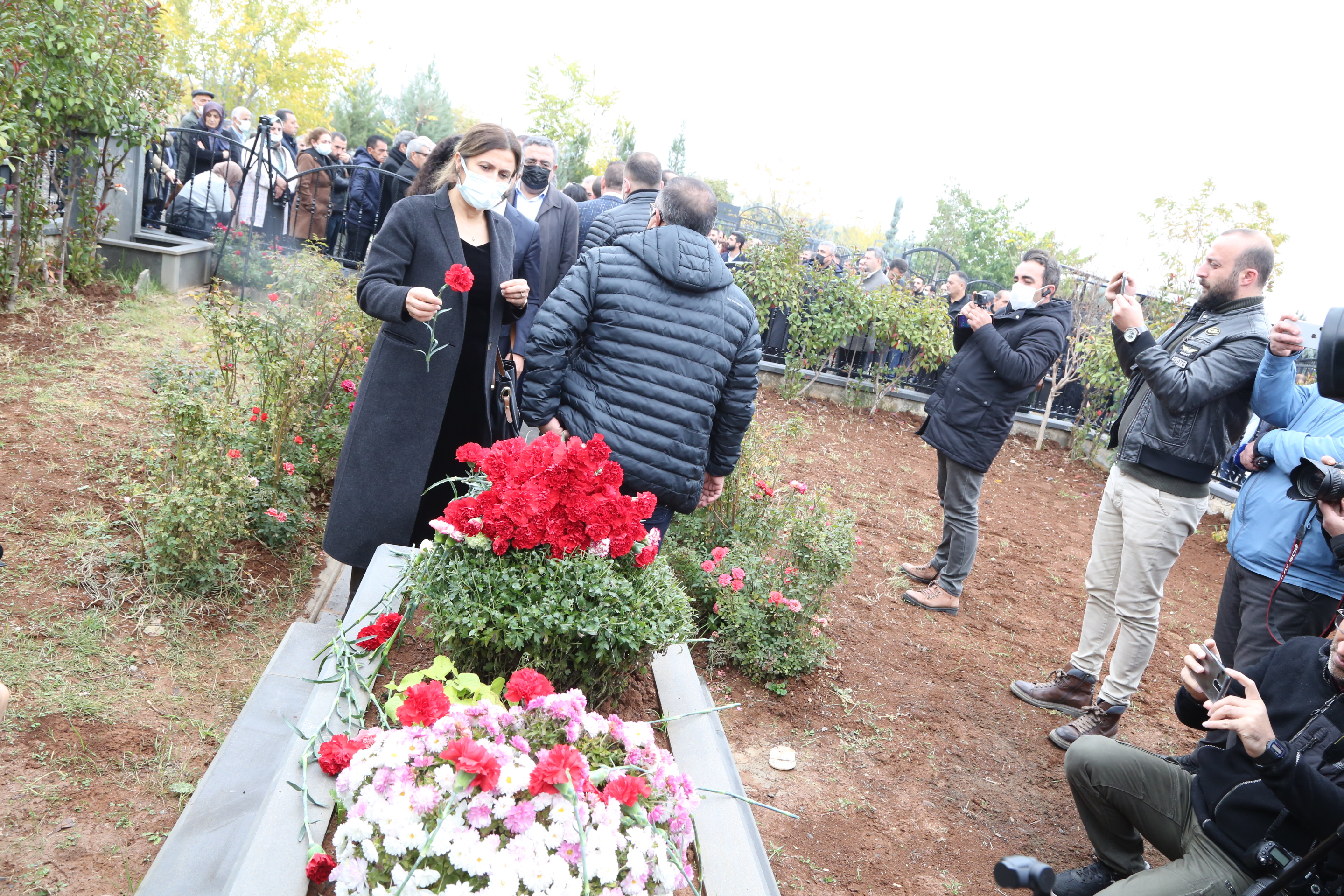 Serokê Me yê Ebedî Prz. Tahîr Elçî Li Ser Gora Xwe Hat Yadkirin… — 2