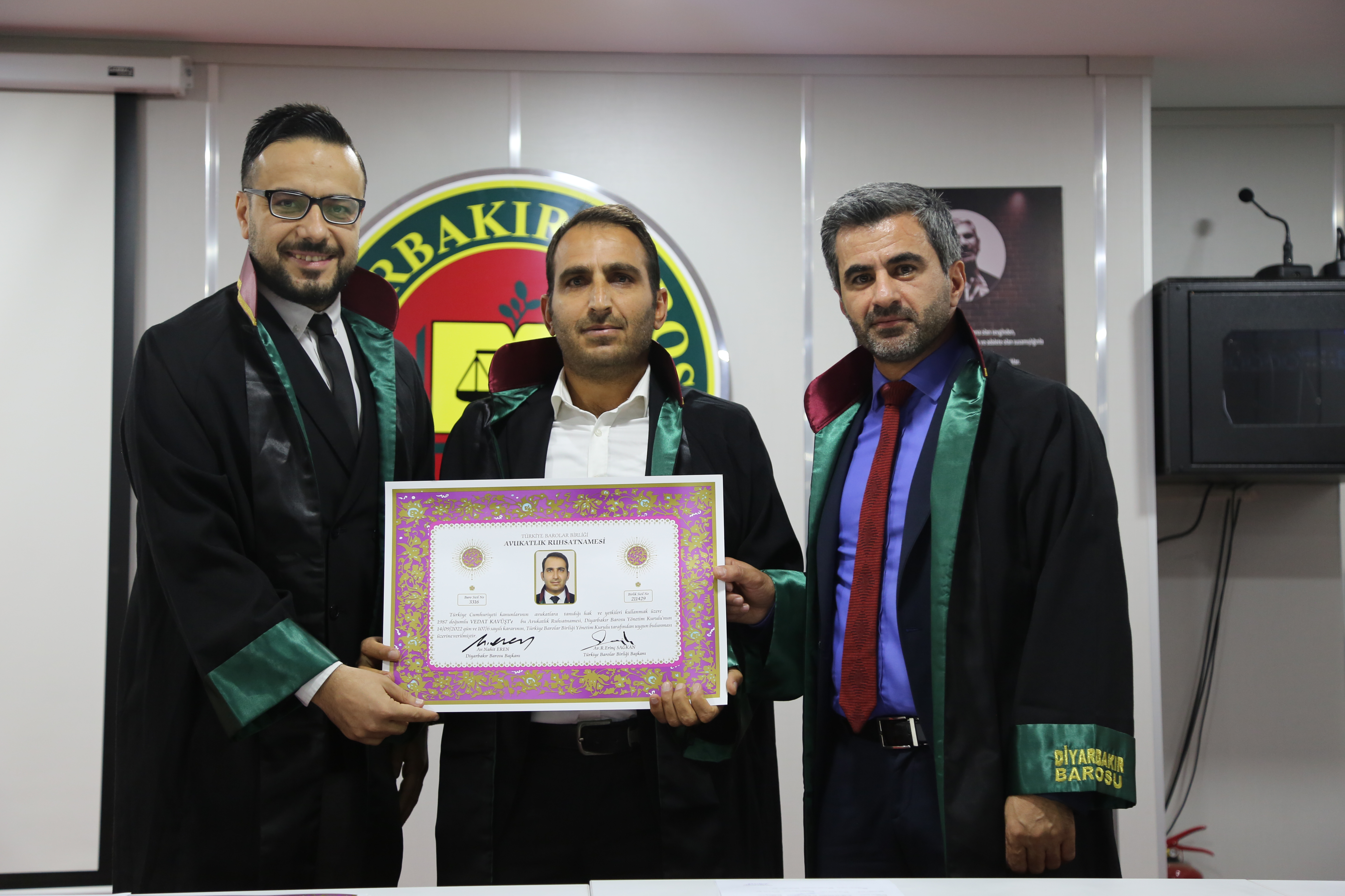 On İki Meslektaşımız Avukatlık Yeminini İcra Ederek Aramıza Katıldı. — 2