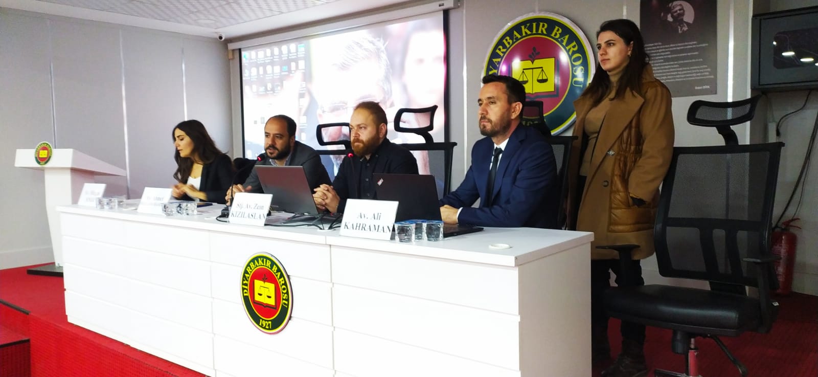 Di Wergiriya Bernameya Hefteya Mafên Mirovan De Panela Bi Mijara 'Mafên Penaberan' Pêk Hat. — 2