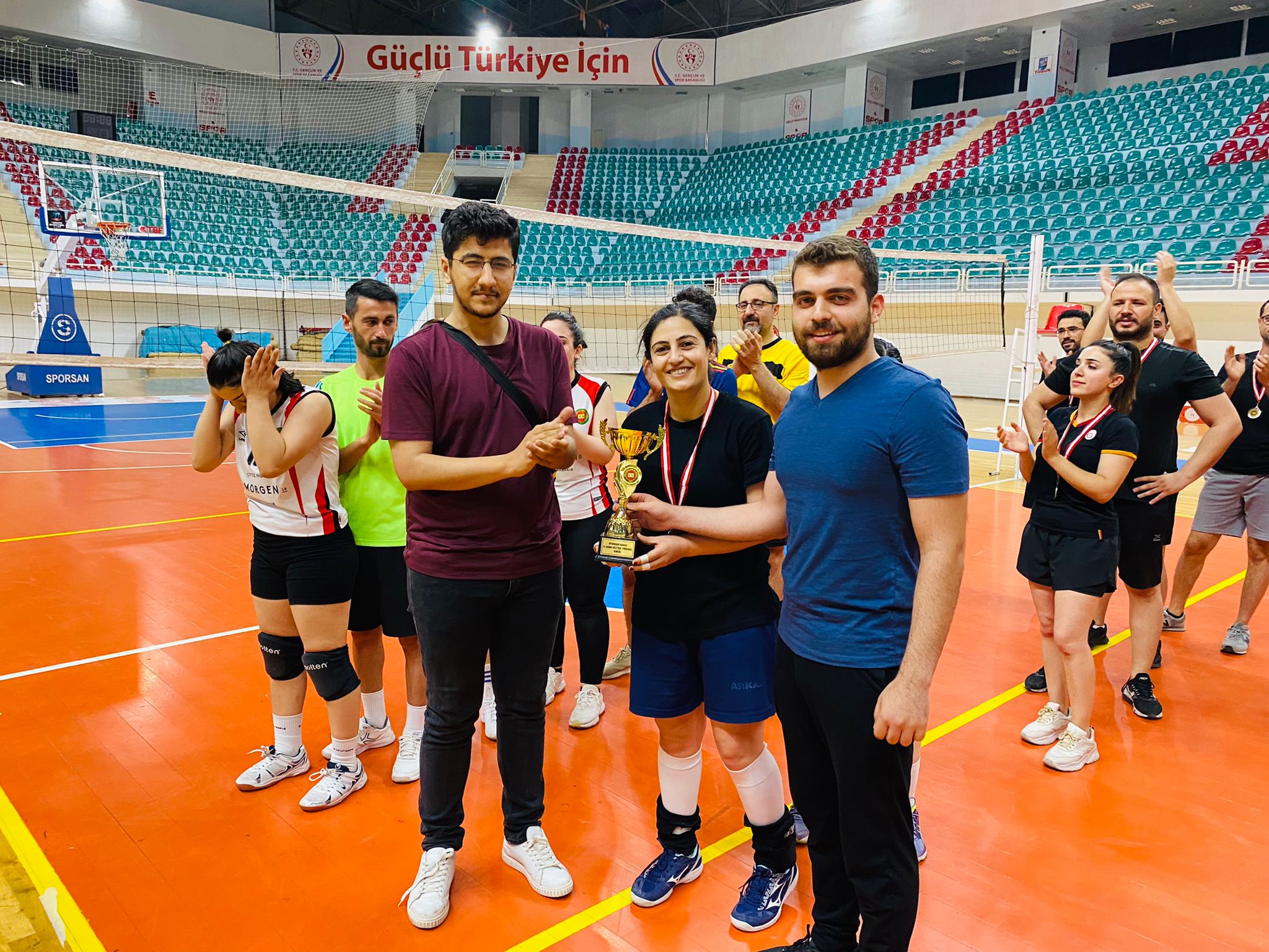 2.Karma Voleybol Turnuvası Sona Erdi — 8