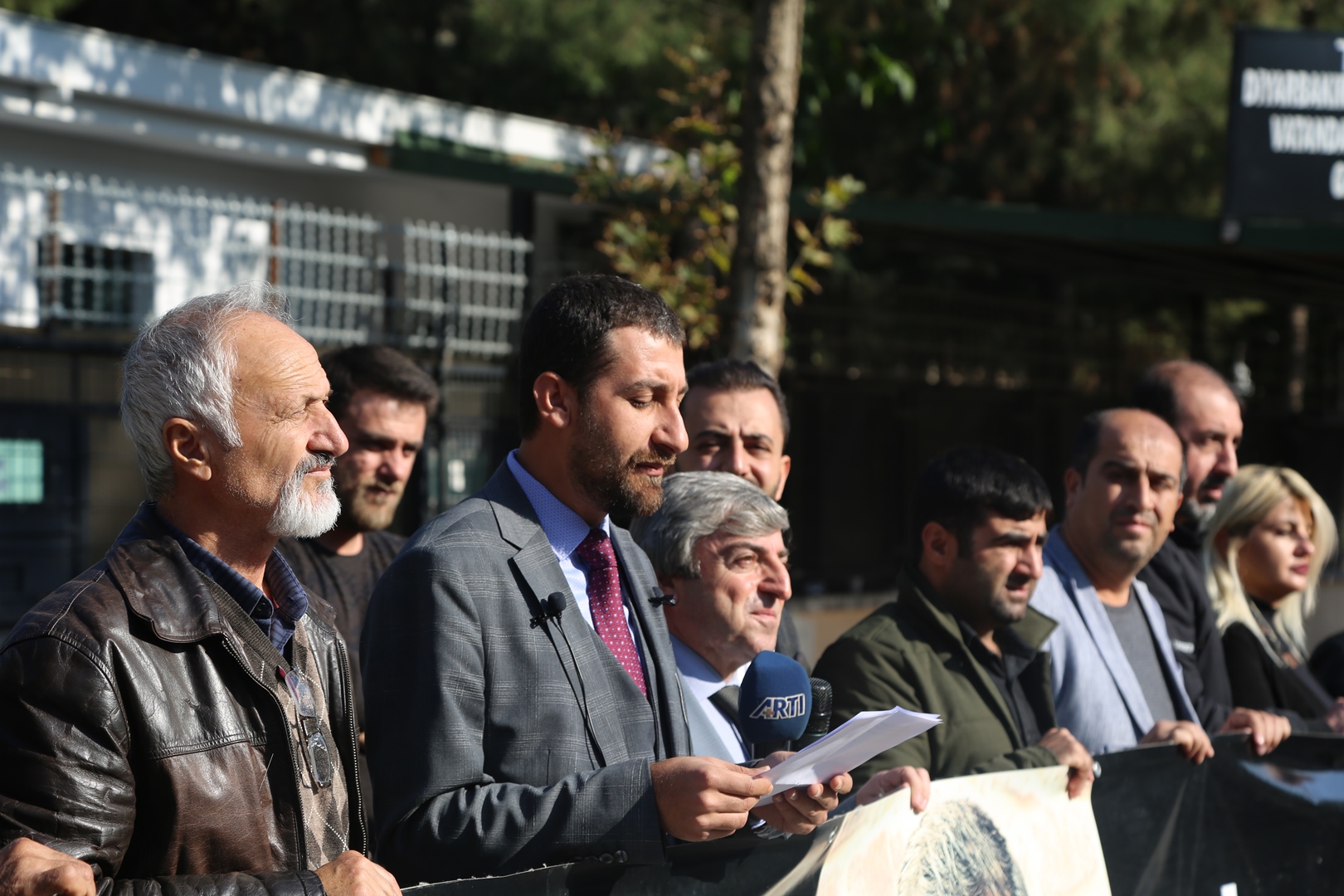Çalakiya Bîranînê ya Hefteya 202. a Qetilkirina Serokê Baroya Me Tahîr ELÇÎyî Li Ber Dadgeha Amedê Pêk Hat... — 3