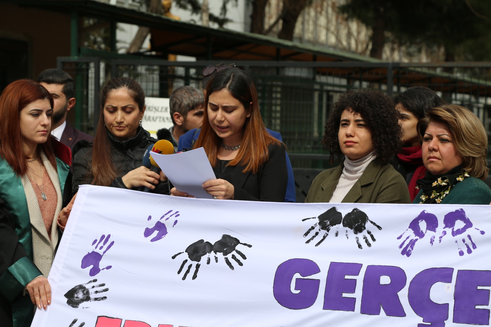Baro Başkanımız Tahir ELÇİ'nin Katledilişinin 218. Haftası Anma Etkinliği Diyarbakır Adliyesi Önünde Gerçekleştirildi — 3