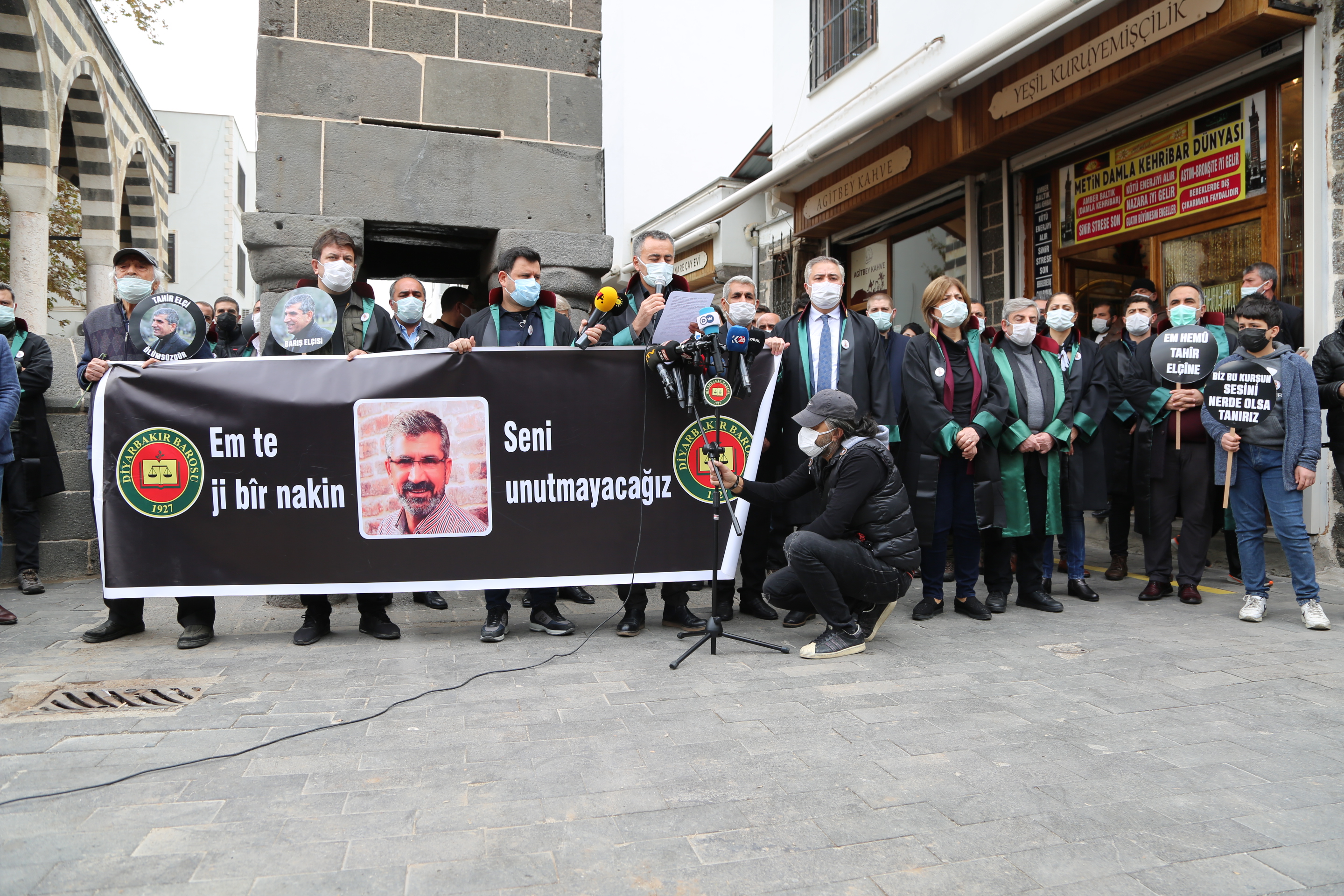 Daxuyanîya Me ya Çapemenîyê ya Sala 5emîn a Kuştina Serokê Baroya Me Tahir ELÇÎyî… — 1