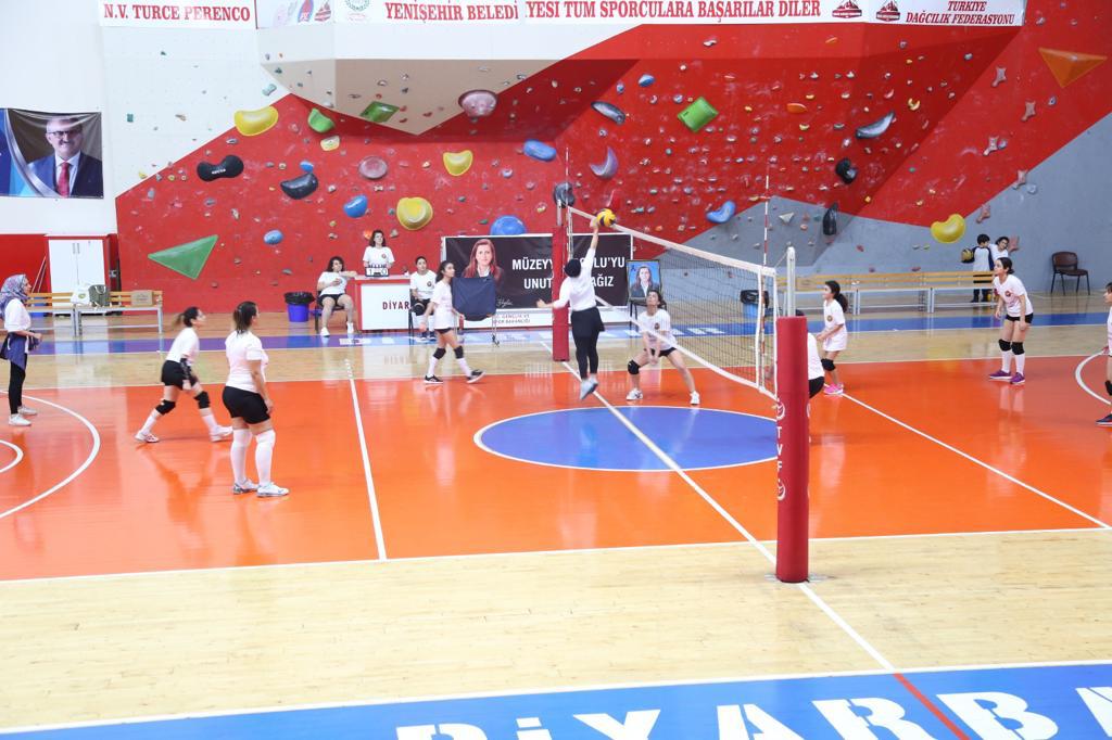 Di Wergiriya 25'ê Mijdarê Roja Têkoşîna Li Hember Tundiya Li Ser Jinê Ya Navneteweyî De Ji Bo Bîranîna Prz. Muzeyyen BOYLÛyê Maça Voleybolê Hat Lidarxistin. — 3