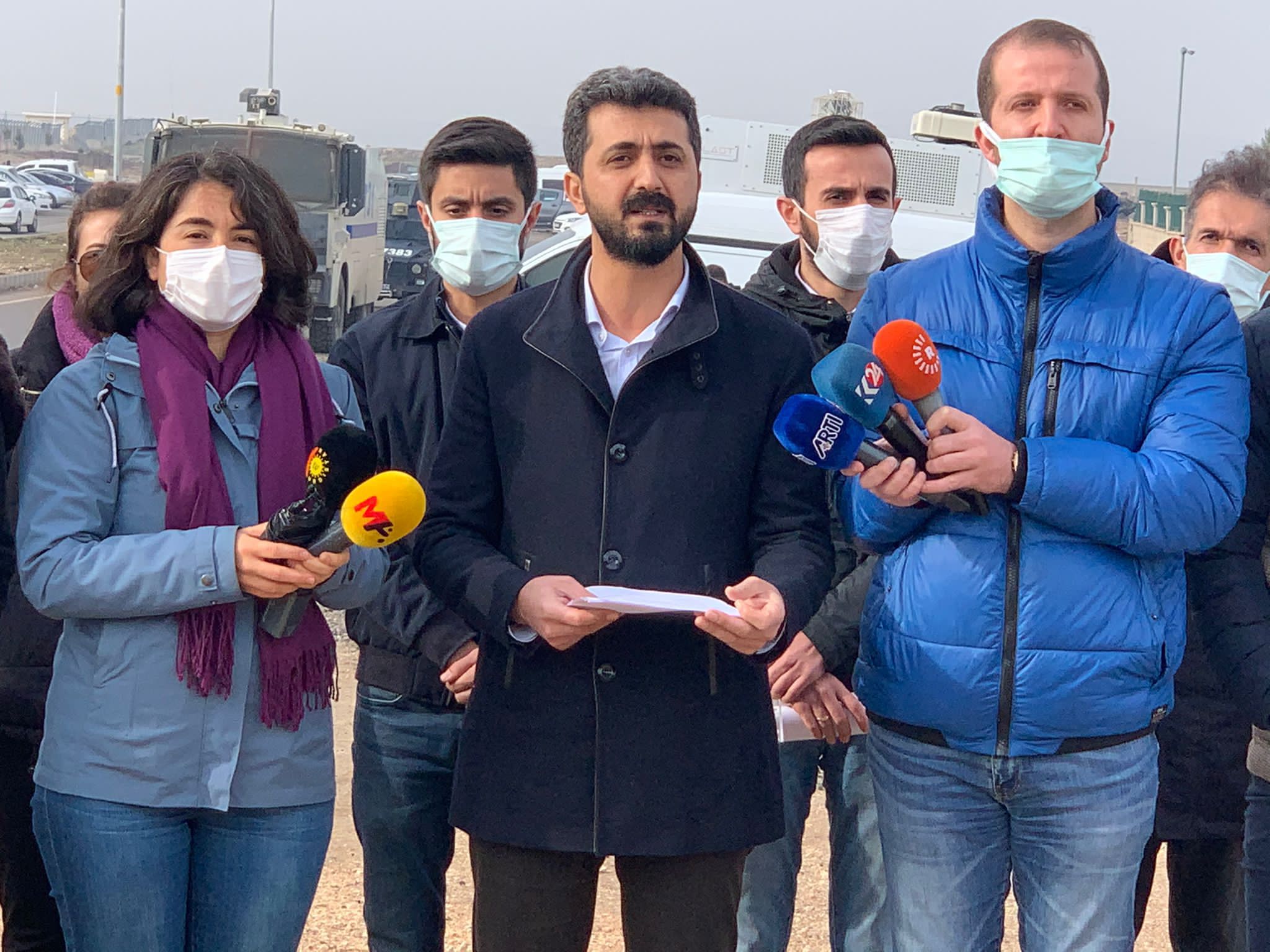 Di Wergiriya Bernameya Hefteya Mafên Mirovan a 10-17'yê Berfanbarê De Li Ber Saziya Înfaz û Ceza Ya Girtî ya Tîpa D Ya Amedê Daxuyaniya Çapemeniyê Ya Hevpar Hat Dayîn. — 3