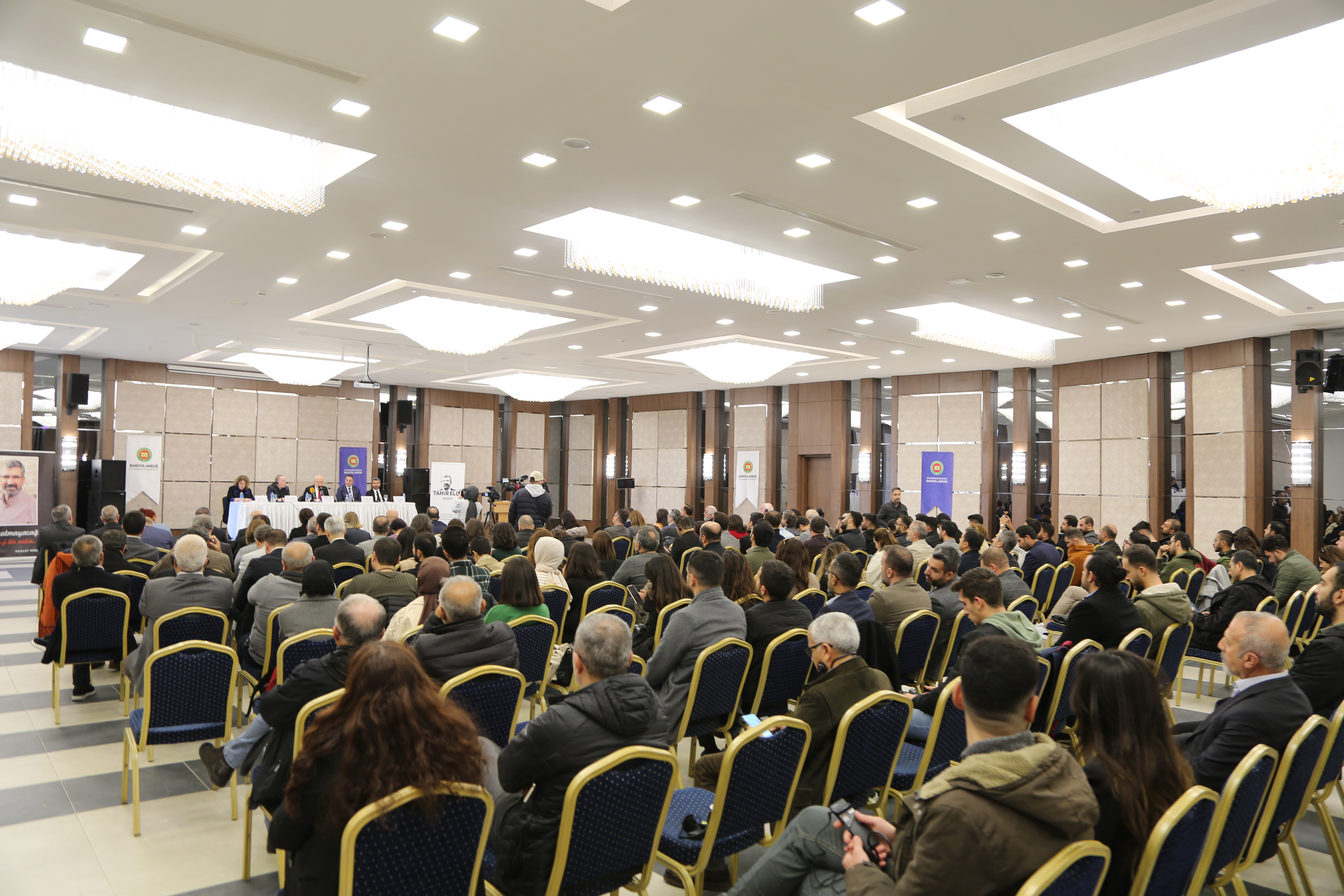 Baro Başkanımız Av. Tahir ELÇİ Anma Programı kapsamında 'Cezasızlık ve İnsan Hakları' konulu panel yapıldı. — 2