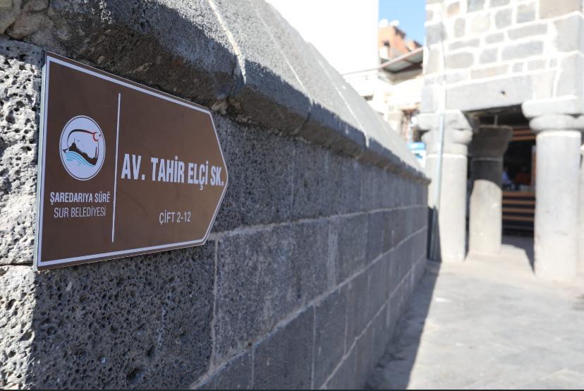 Sur Belediyesi ve Diyarbakır Büyükşehir Belediyesi’nin almış olduğu karar ile Dört Ayaklı Minare’nin bulunduğu sokağın adına Ebedi Başkanımız Av.TAHİR ELÇİ ismi verildi — 2