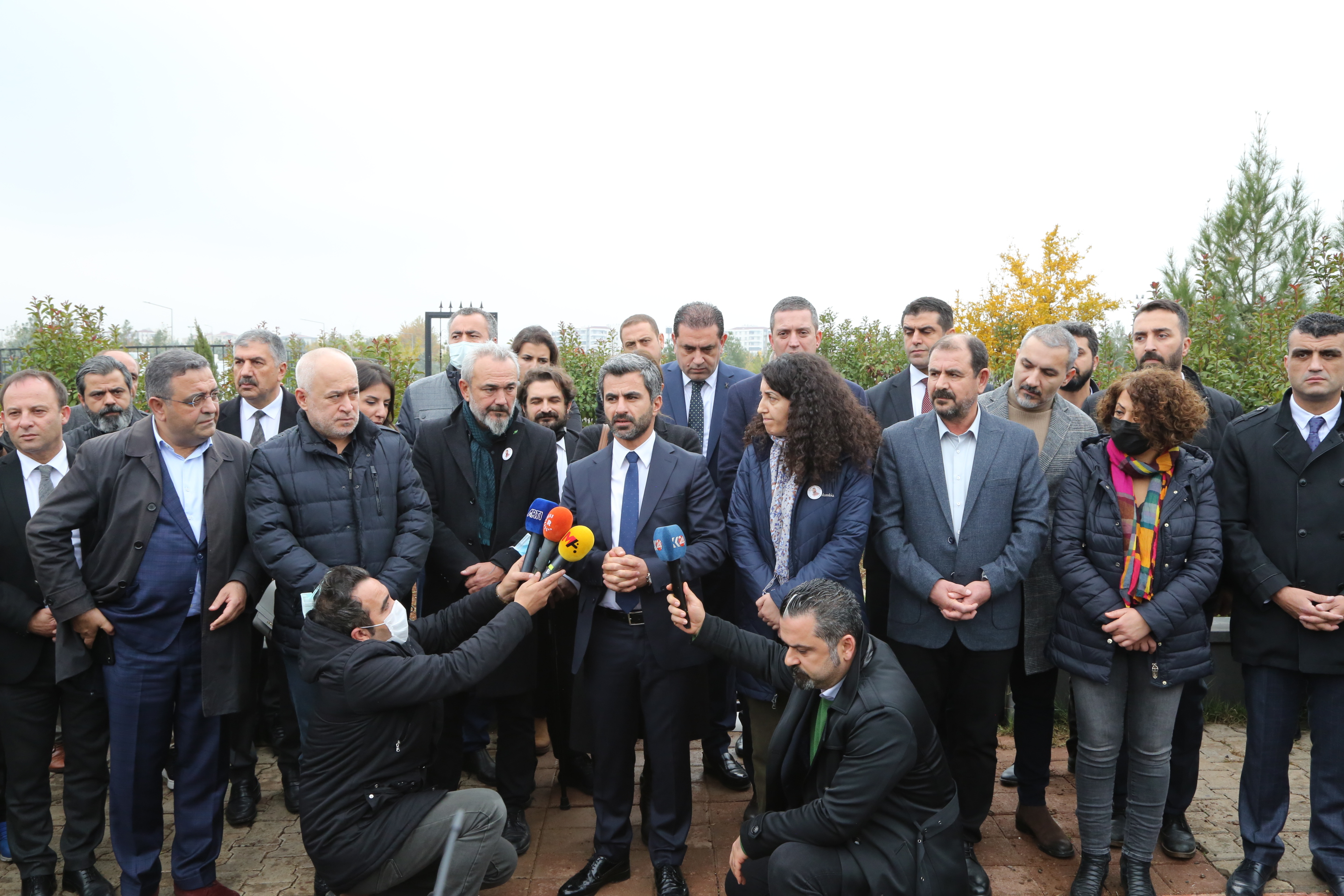 Serokê Me yê Ebedî Prz. Tahîr Elçî Li Ser Gora Xwe Hat Yadkirin… — 4