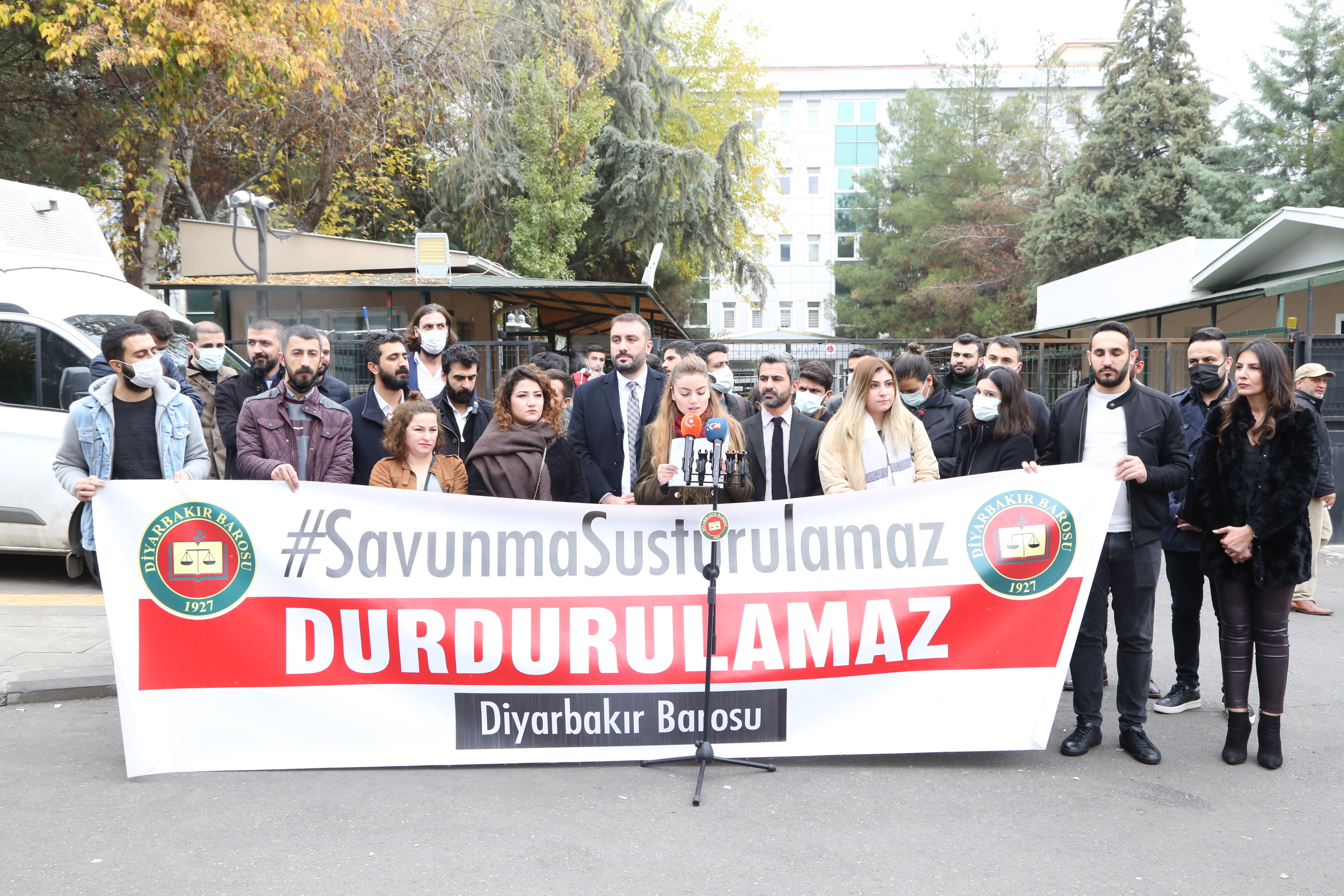 Em Êrîşên Devkî û Fizîkî Yên Arasteyî Hempîşeyên Xwe Şermezar Dikin. Em Dê Pêvajoya Darazî Bişopînin. — 4