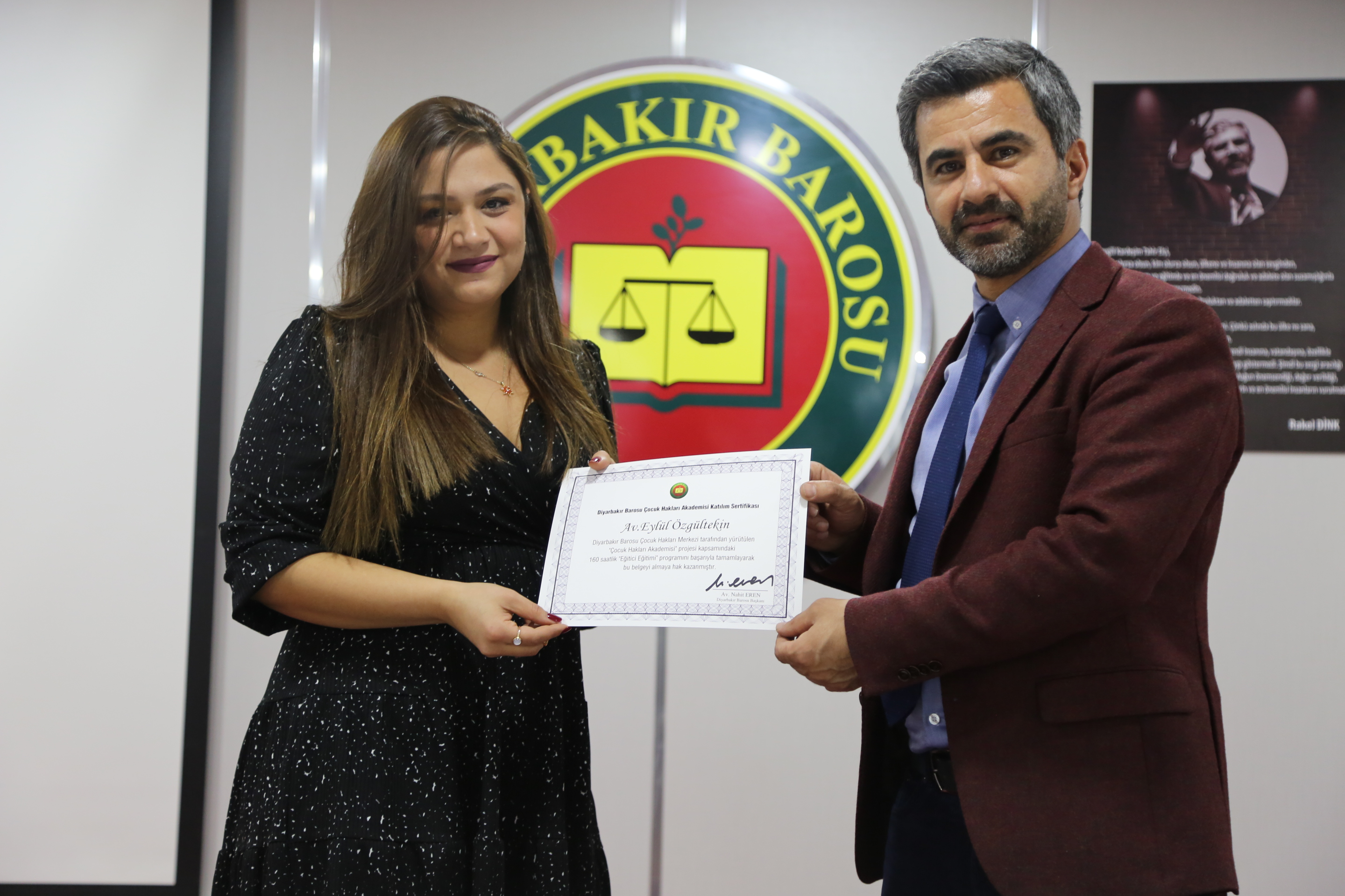 Sertîfîkaya Hempîşeyên Me Yên Ku ‘Bernameya Perwerdehiya Hîndeker a Projeya Akademiya Mafên Zarokan’ Xelas Kirin Hate Dayîn. — 4