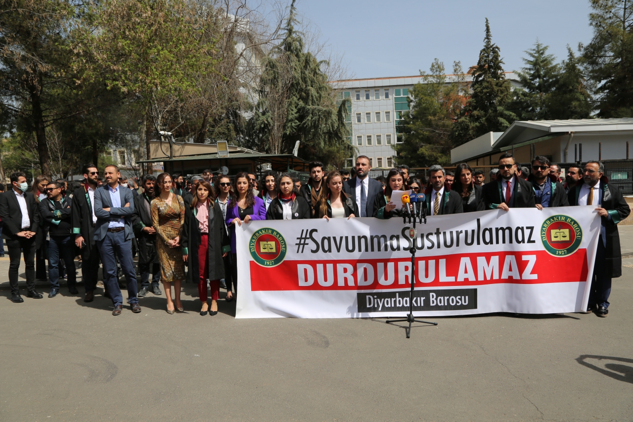 Parastina Mafekî, Bi Gefa Darazê Nayê Astengkirin! — 4