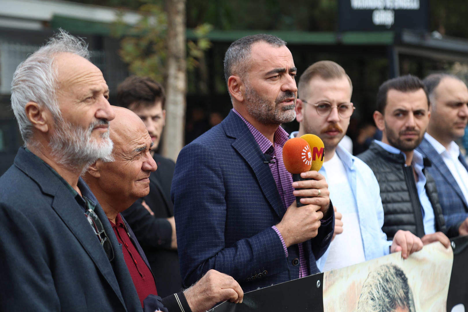 Çalakiya Bibîrhanînê ya Hefteya 200emîn a Kuştina Serokê Baroya Me Tahir ELÇİ’yî Li Ber Dadgeha Amedê Pêk Hat… — 4