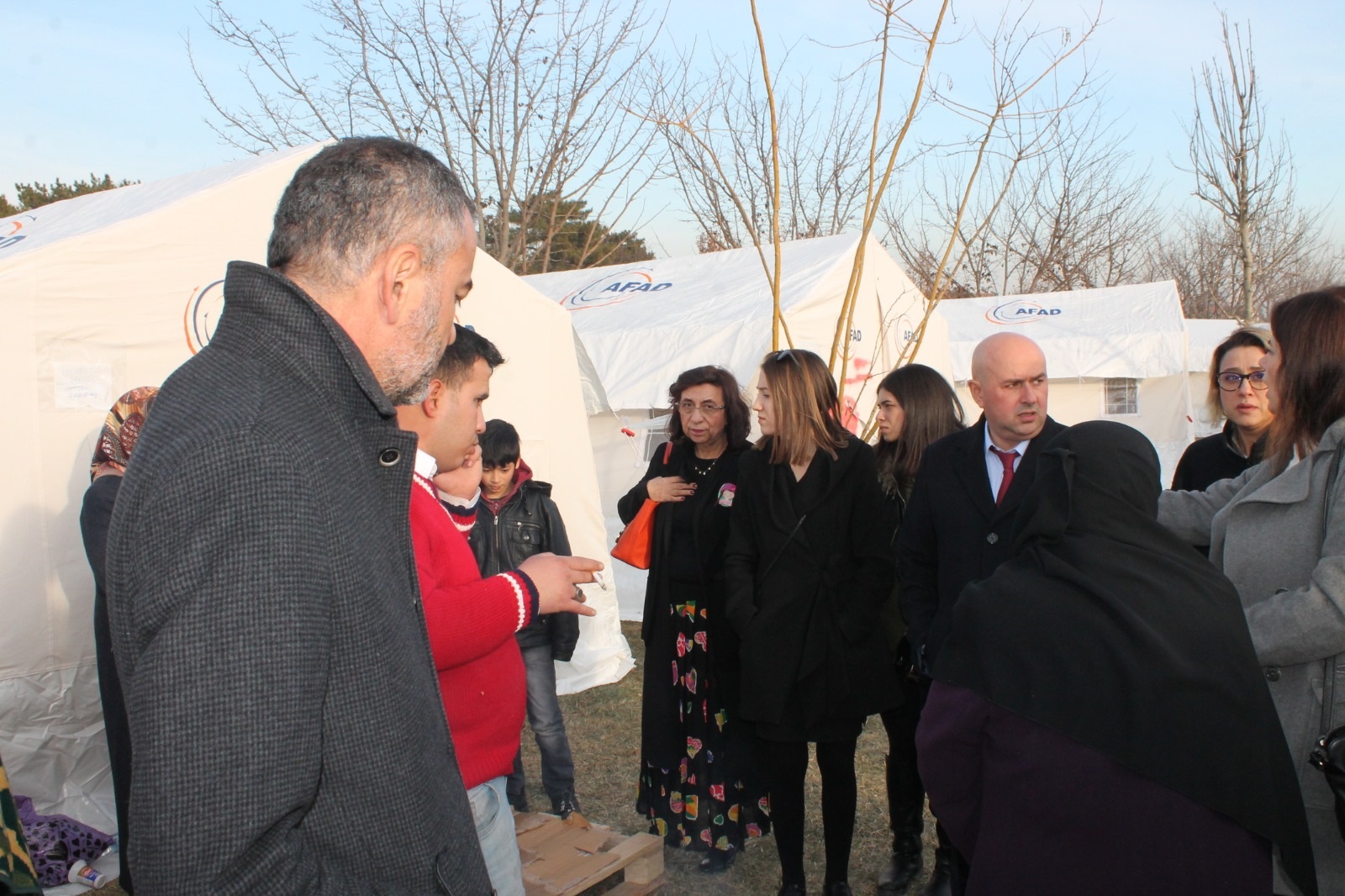 Baromuz ve Beraberindeki Heyet Deprem Bölgesini Ziyaret Etti — 5