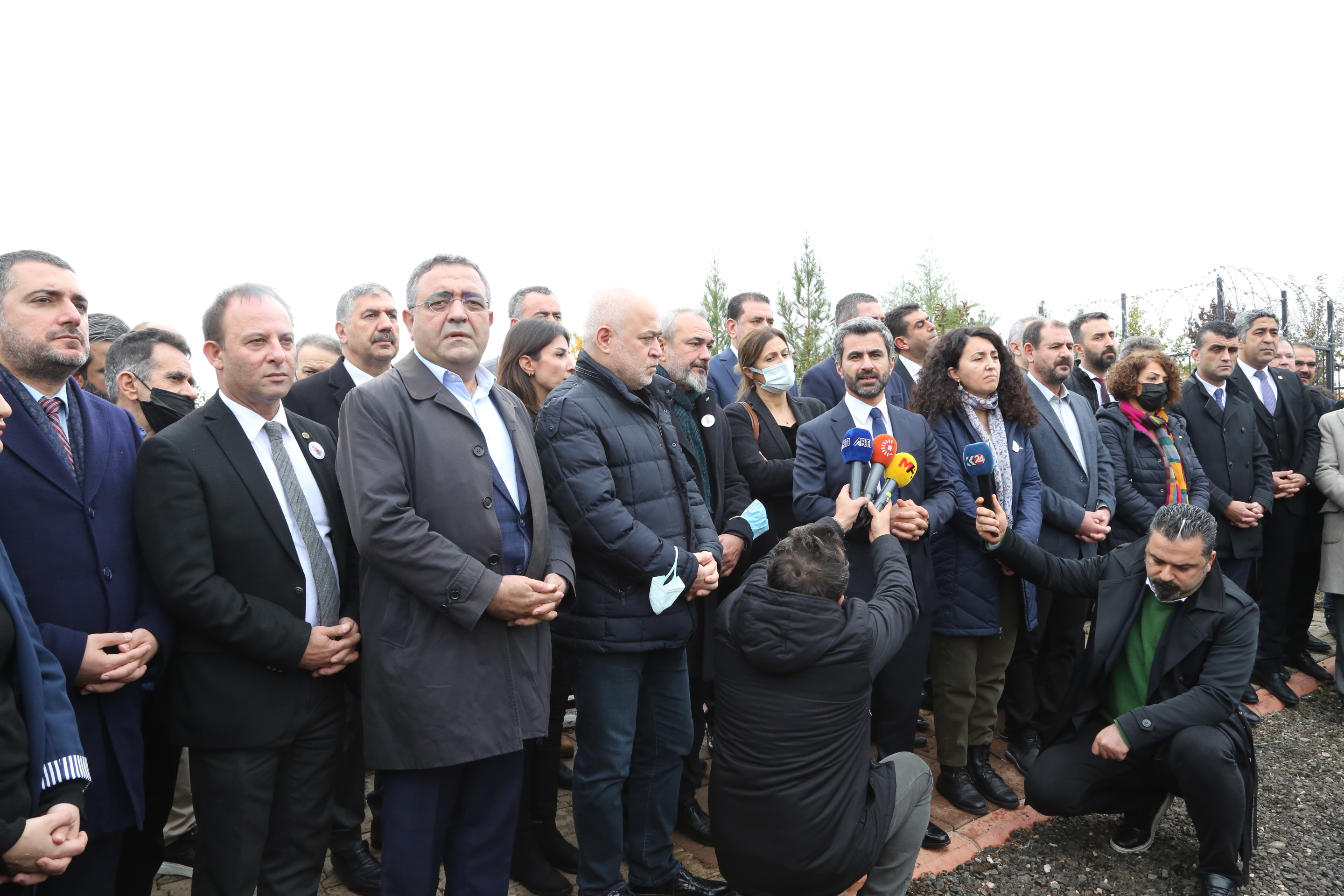 Serokê Me yê Ebedî Prz. Tahîr Elçî Li Ser Gora Xwe Hat Yadkirin… — 5