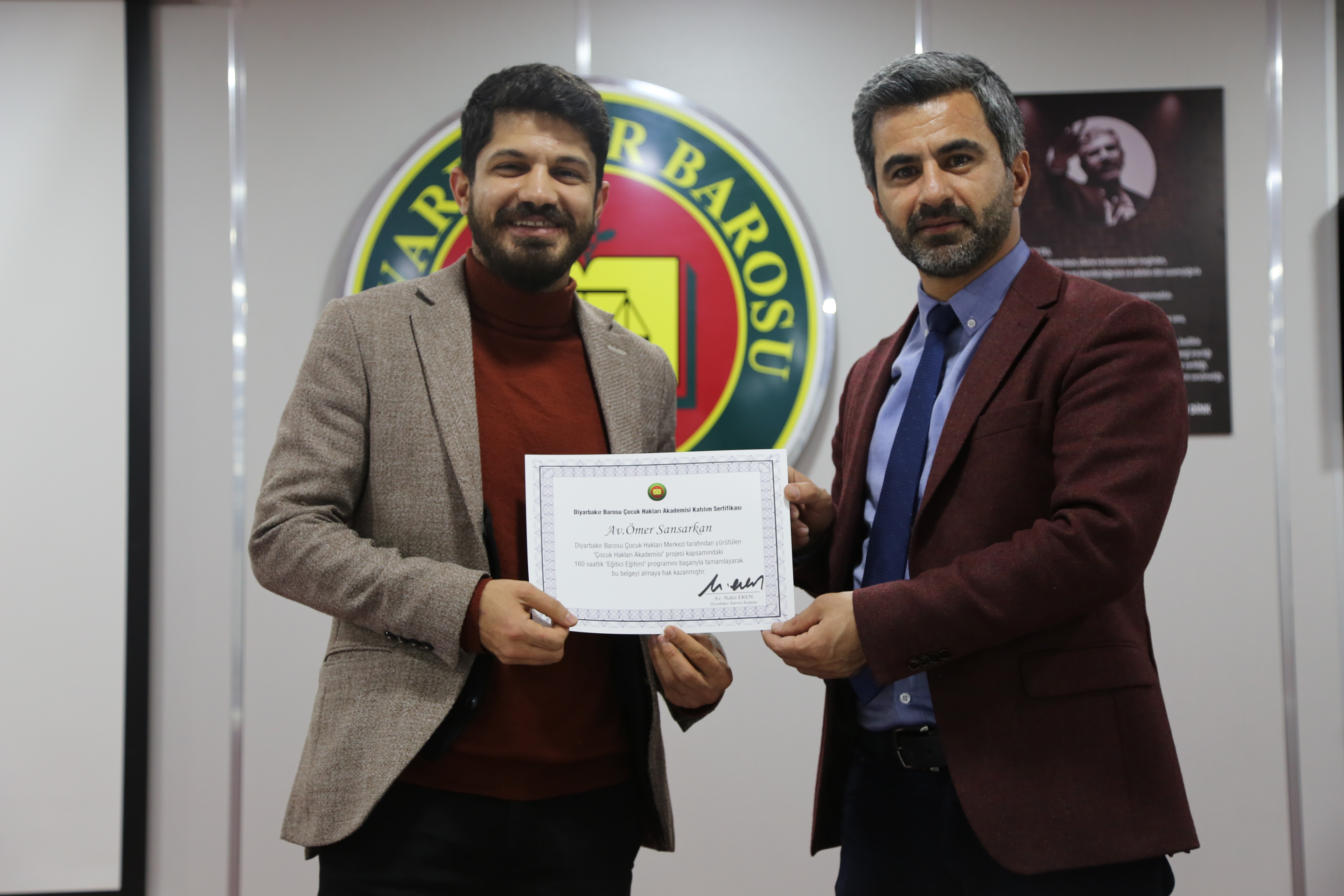 Sertîfîkaya Hempîşeyên Me Yên Ku ‘Bernameya Perwerdehiya Hîndeker a Projeya Akademiya Mafên Zarokan’ Xelas Kirin Hate Dayîn. — 5