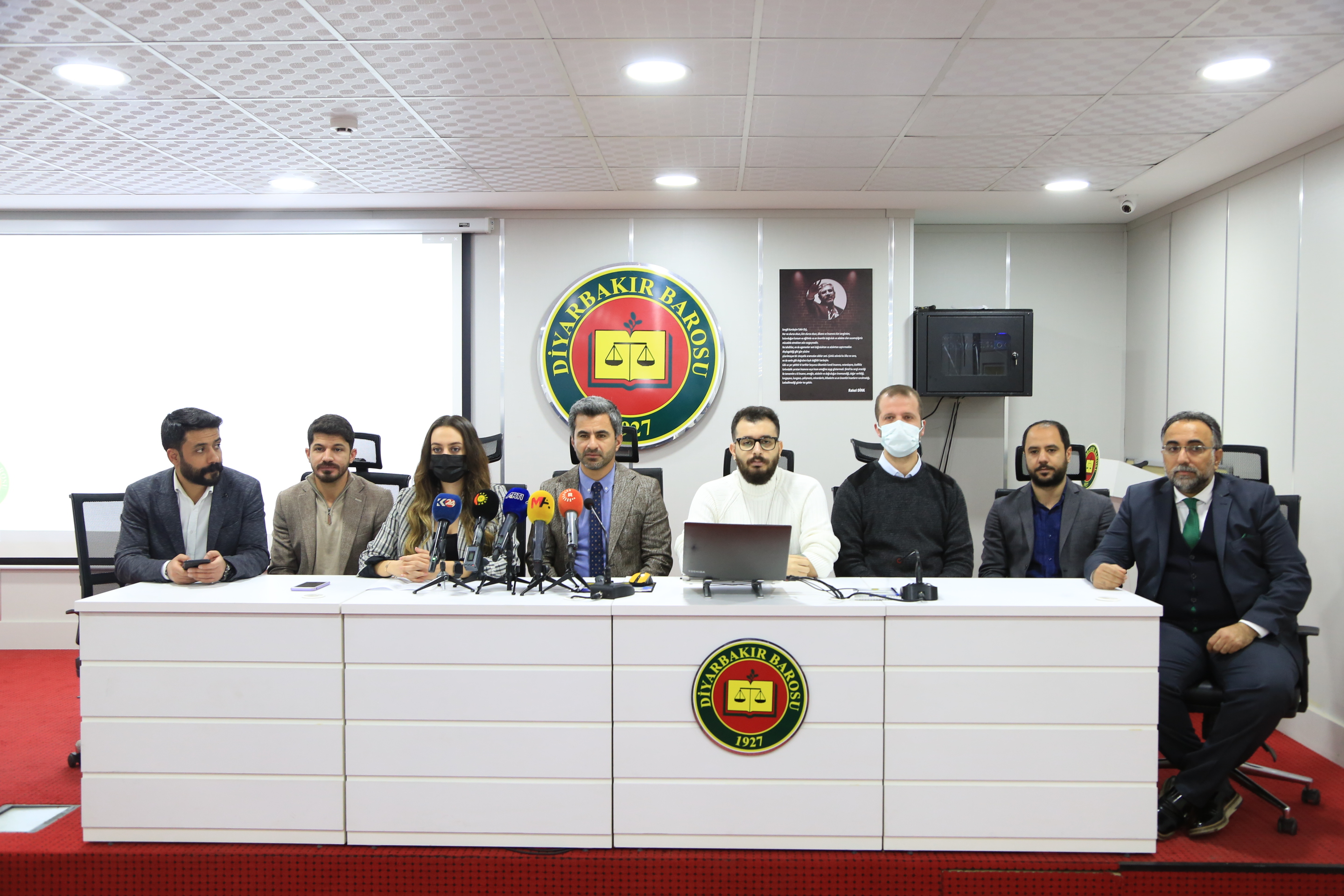 Rapora Binpêkirinên Mafên Zarokan Ên Ji Ber Bermahiyên Şer-Lêkdan, Mayin û Wesayitên Zirxî Ku Ji Hêla Navenda Mafên Zarokan a Baroya Me Ve Hatiye Amadekirin Bi Raya Giştî Re Hat Parvekirin. — 1