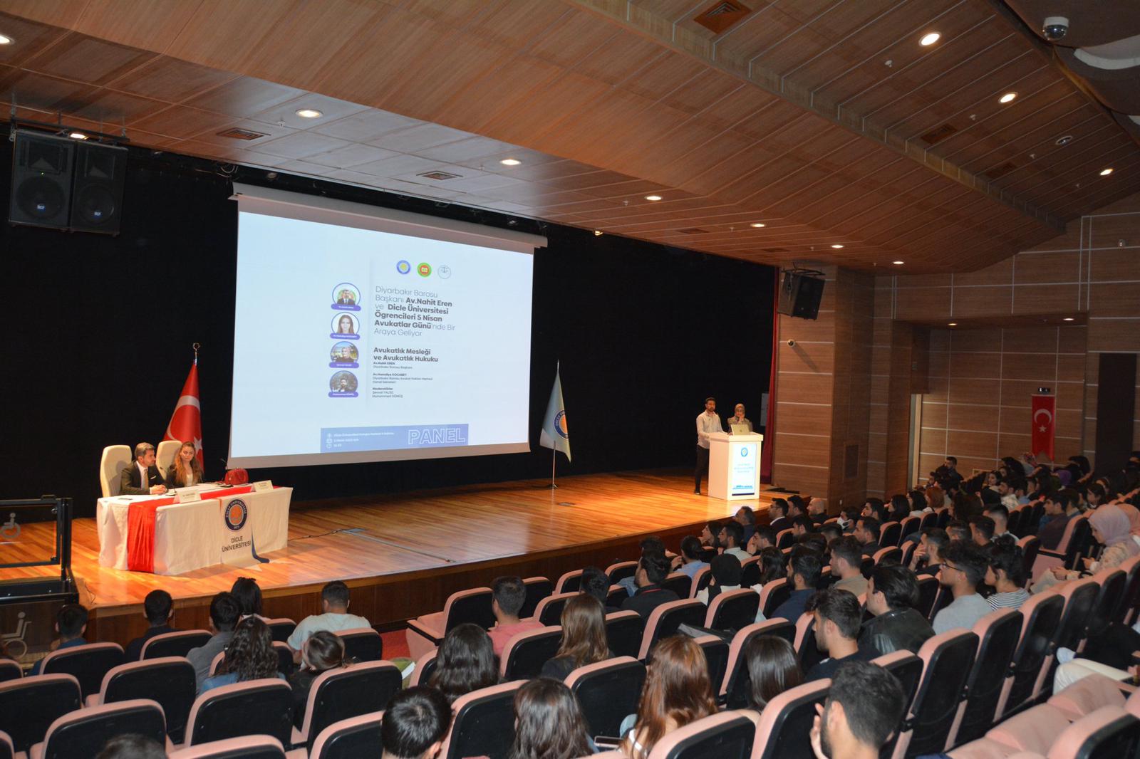Serokê me yê baroyê û sekretera me ya gıştî ya navendê lı zanîngeha dîcleyê panel çê kırın — 1