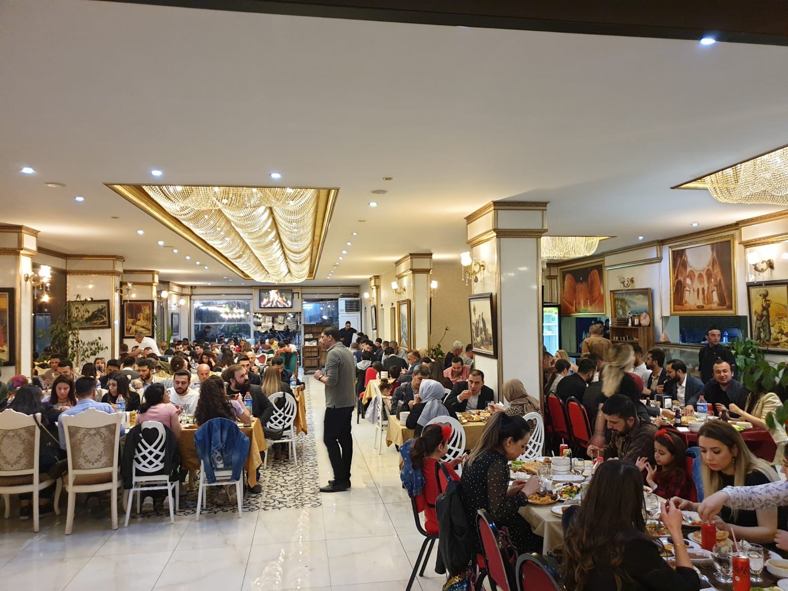 Em dı xwarına fıtarê de hatın ba hev — 2