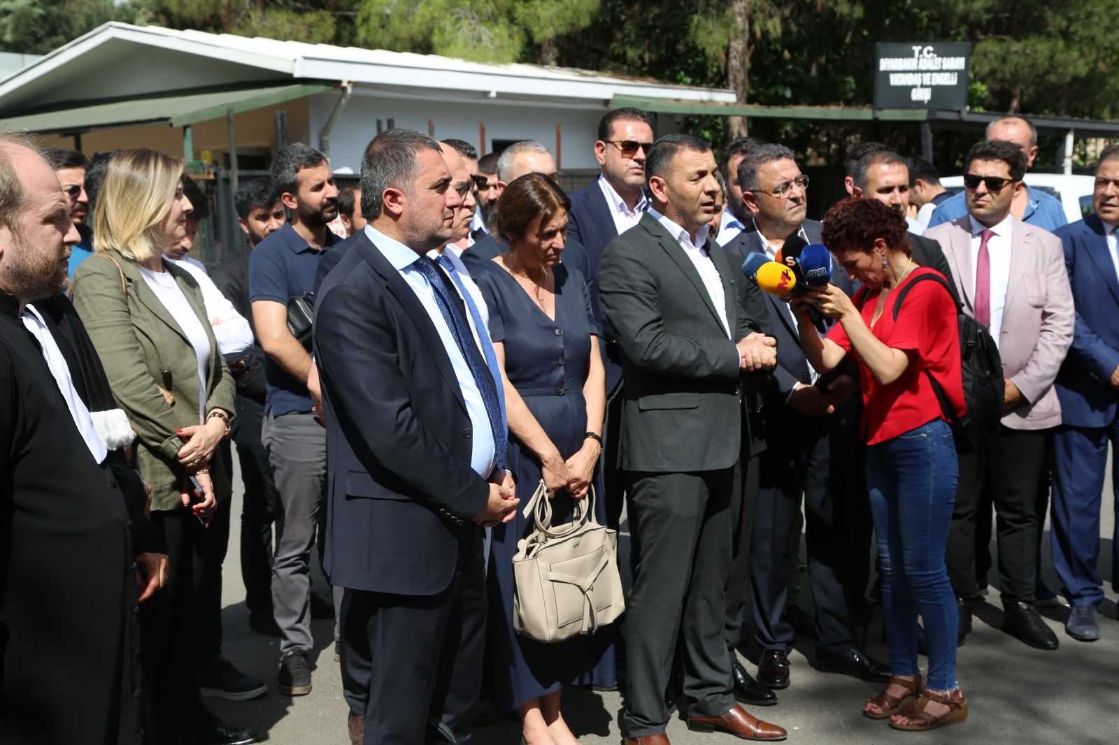 Pêncemîn Danişîna Doza ku Kujerên Serokê Baroya Me Tahîr ELÇÎyî ku Hatibû Qetilkirin Tên Darizandin Pêk Hat. — 5
