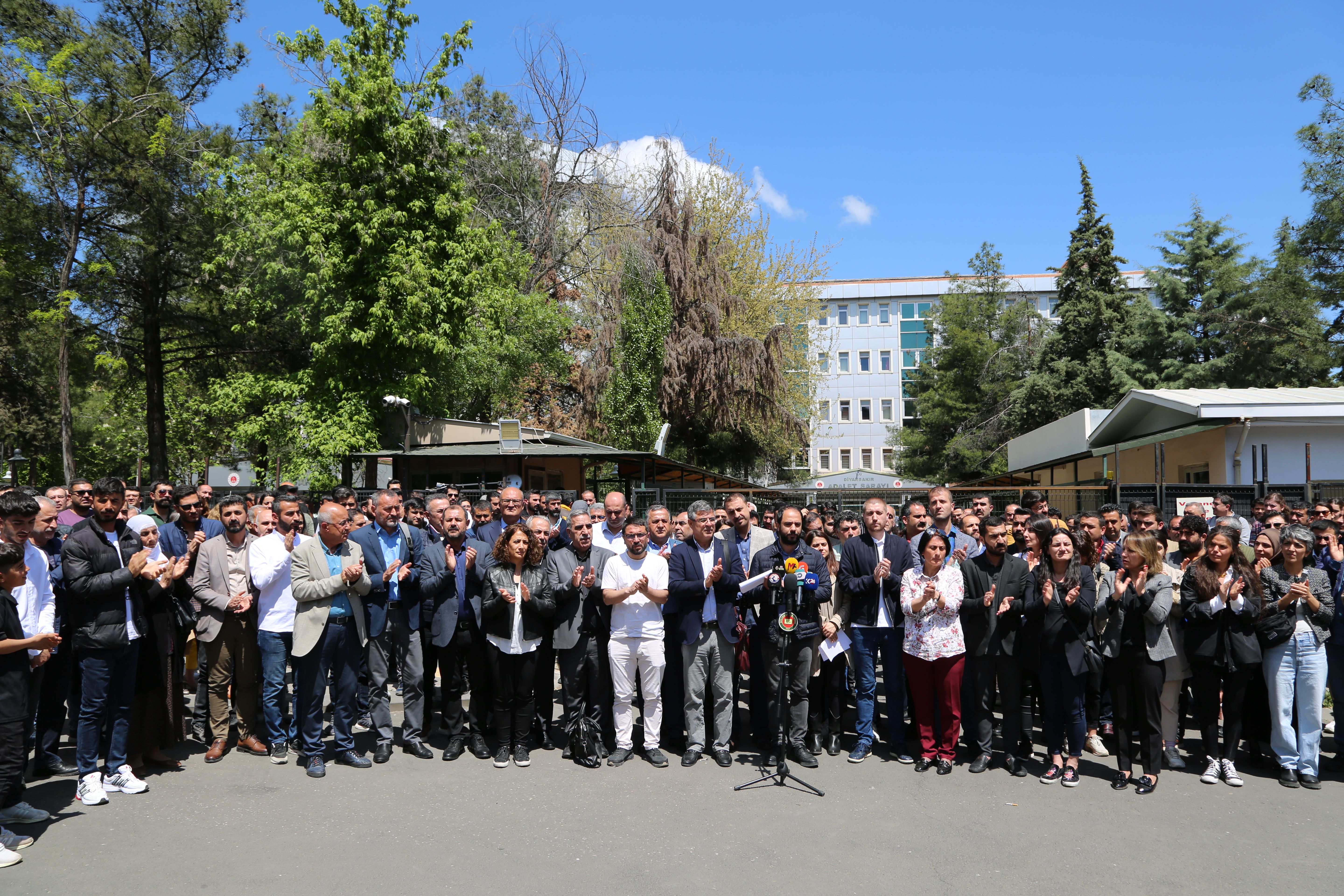 Seçim öncesi yargı eliyle gözdağını kabul etmiyoruz. — 5
