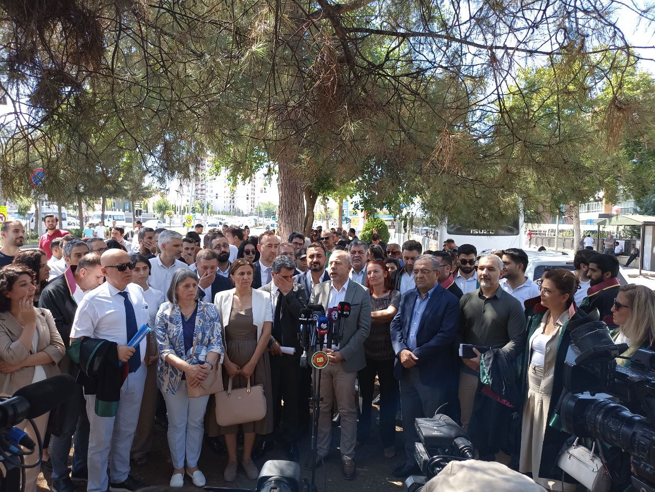 Heftemîn Daniştina Doza Ku Kujerên Serokê Baroya me Tahîr Elçiyî Tên Darizandin Pêk Hat. — 5