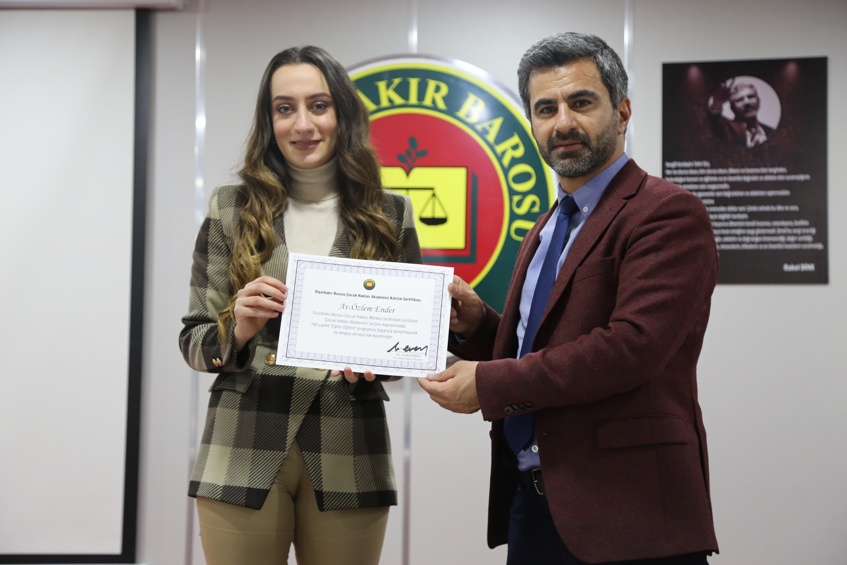 'Çocuk Hakları Akademisi Projesi Eğitici Eğitimi Programı'nı Tamamlayan Meslektaşlarımıza Sertifikaları Verildi. — 12