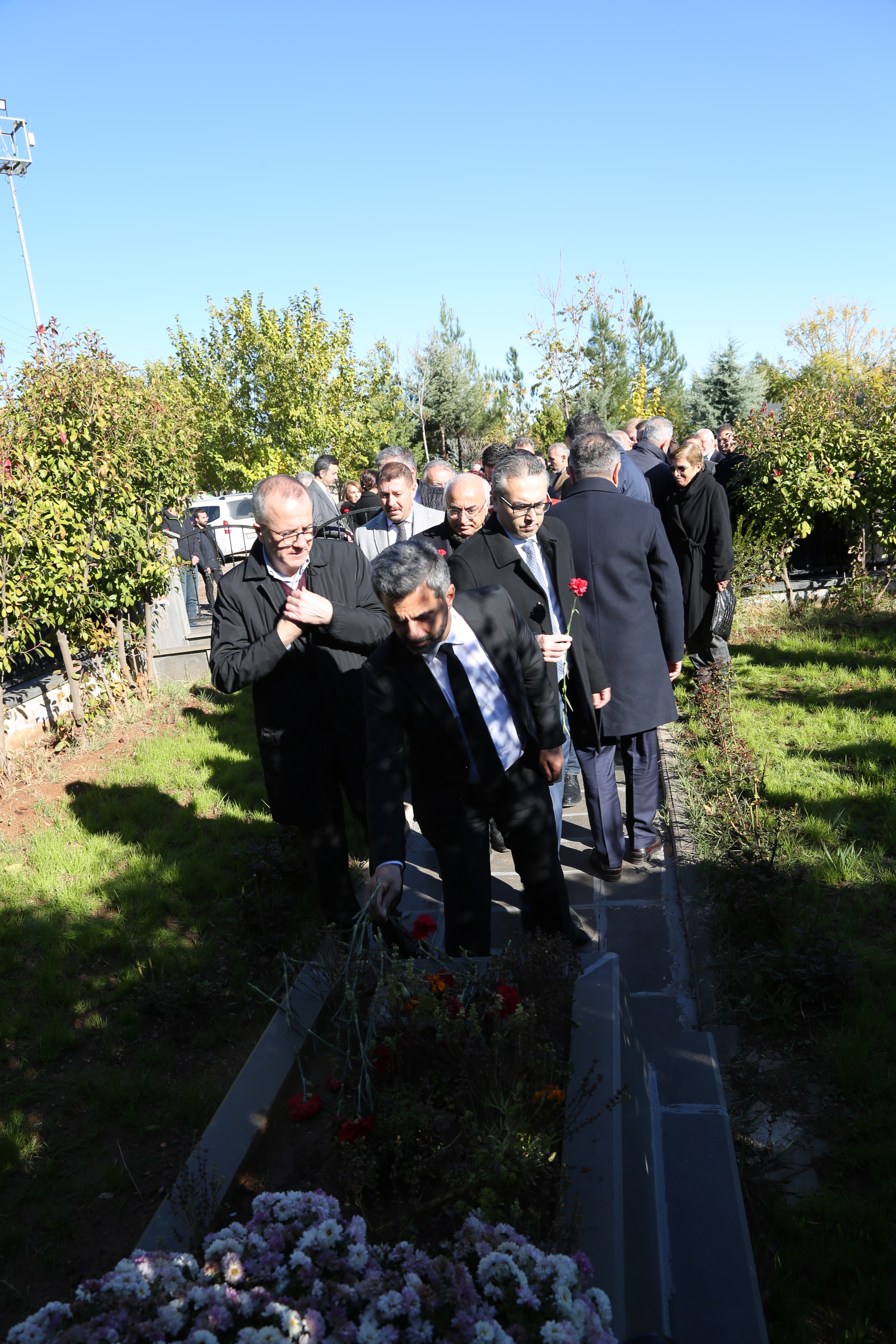 Baro Başkanımız Av.Tahir ELÇİ, Kabri Başında Anıldı… — 11