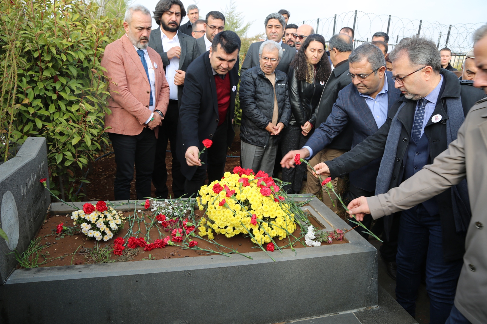 Baro Başkanımız Av. Tahir ELÇİ Mezarı Başında Anıldı — 3