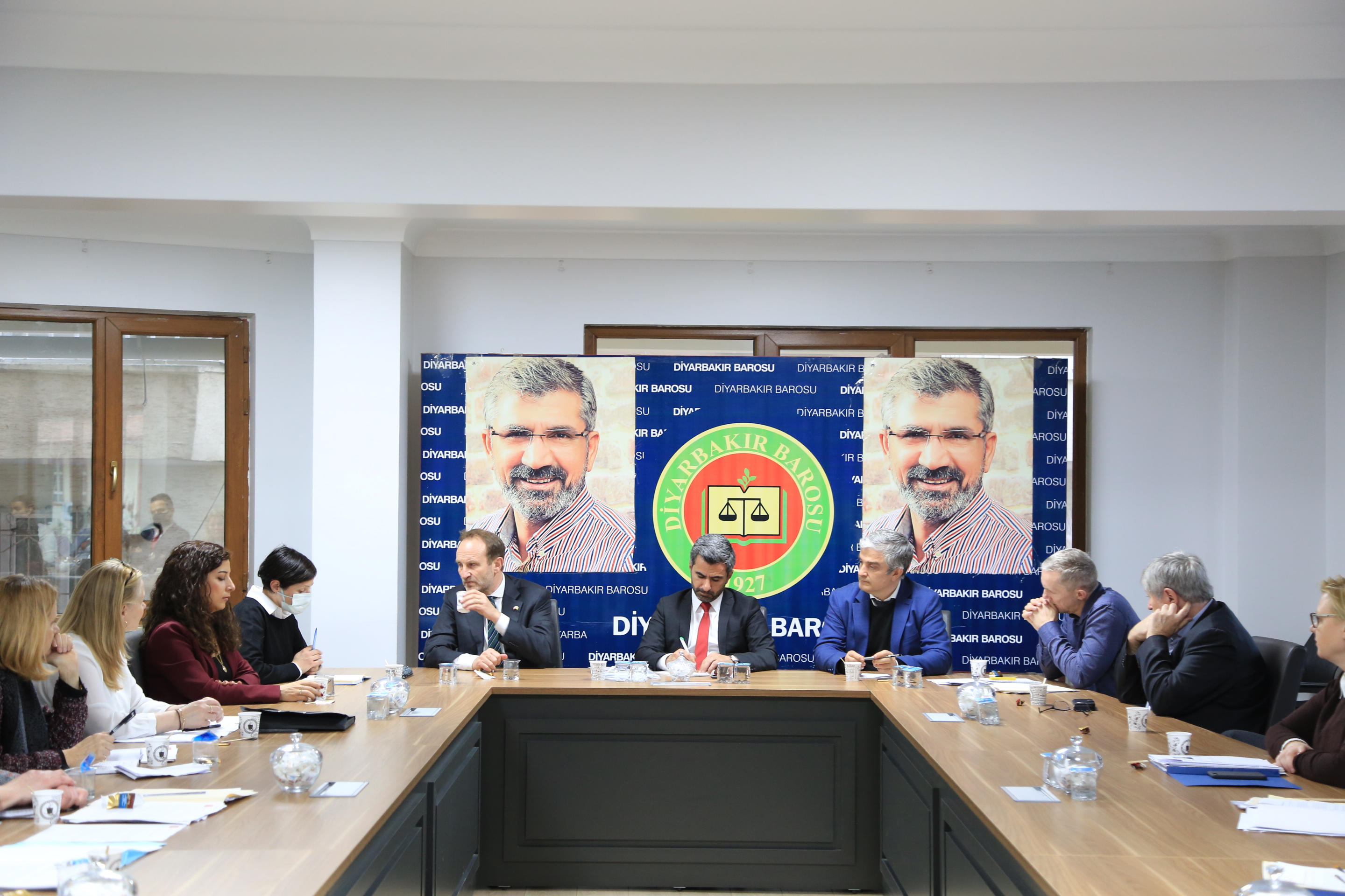 Serokê Komîsyona Polîtîkaya Derve ya Parlamentoya Danîmarkayê û Wezîrê Karên Derve yê Berê Martîn Lîdegaard, Balyozê Danîmarka Enqereyê Danny Annan û Heyeta Pêre Hatin Serdana Baroya Me. — 2
