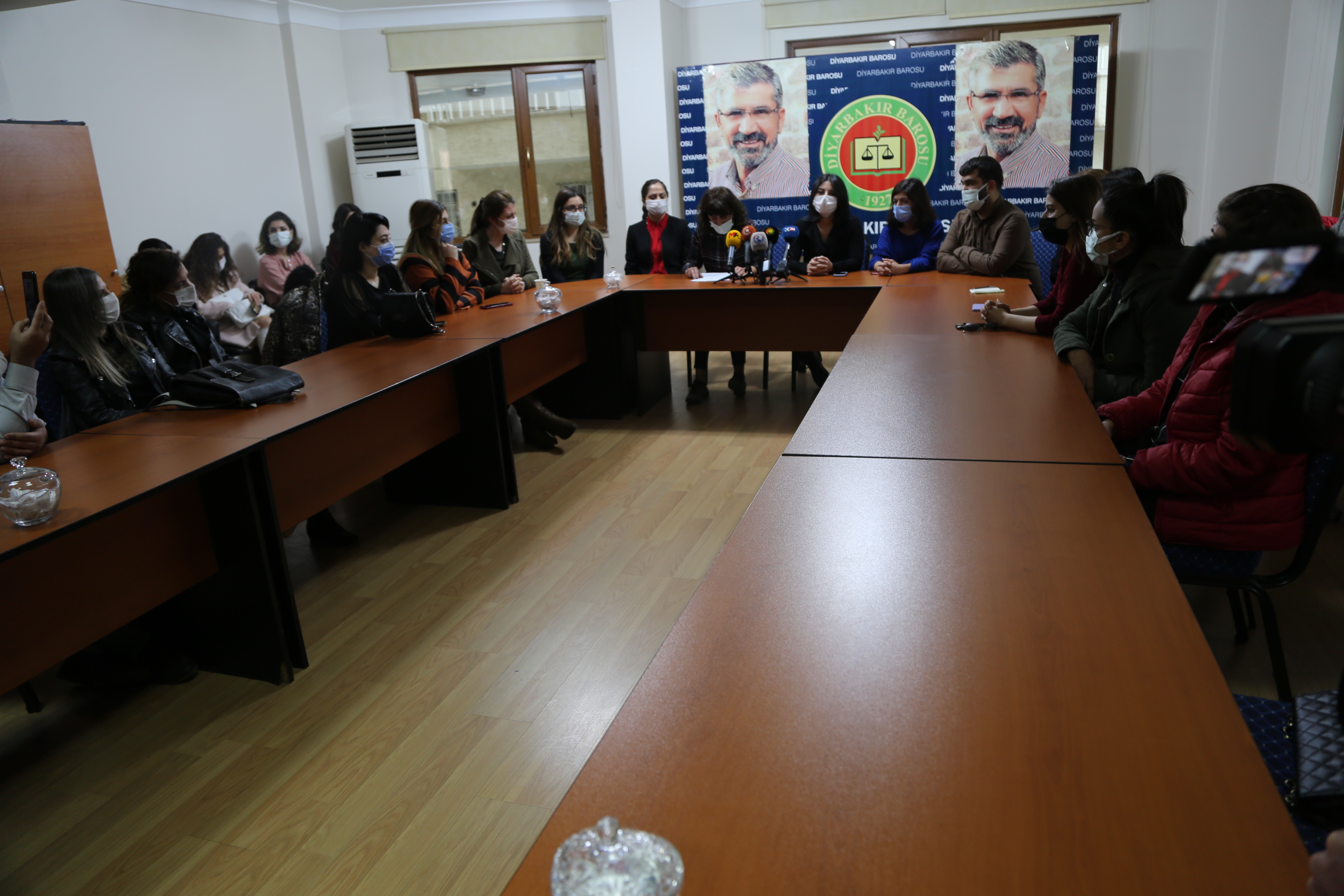 Kadına Yönelik Şiddetle Mücadele Ağının Diyarbakır İlindeki Son Bir Yıla İlişkin Kadına Yönelik Şiddet Rapor Açıklaması... — 1