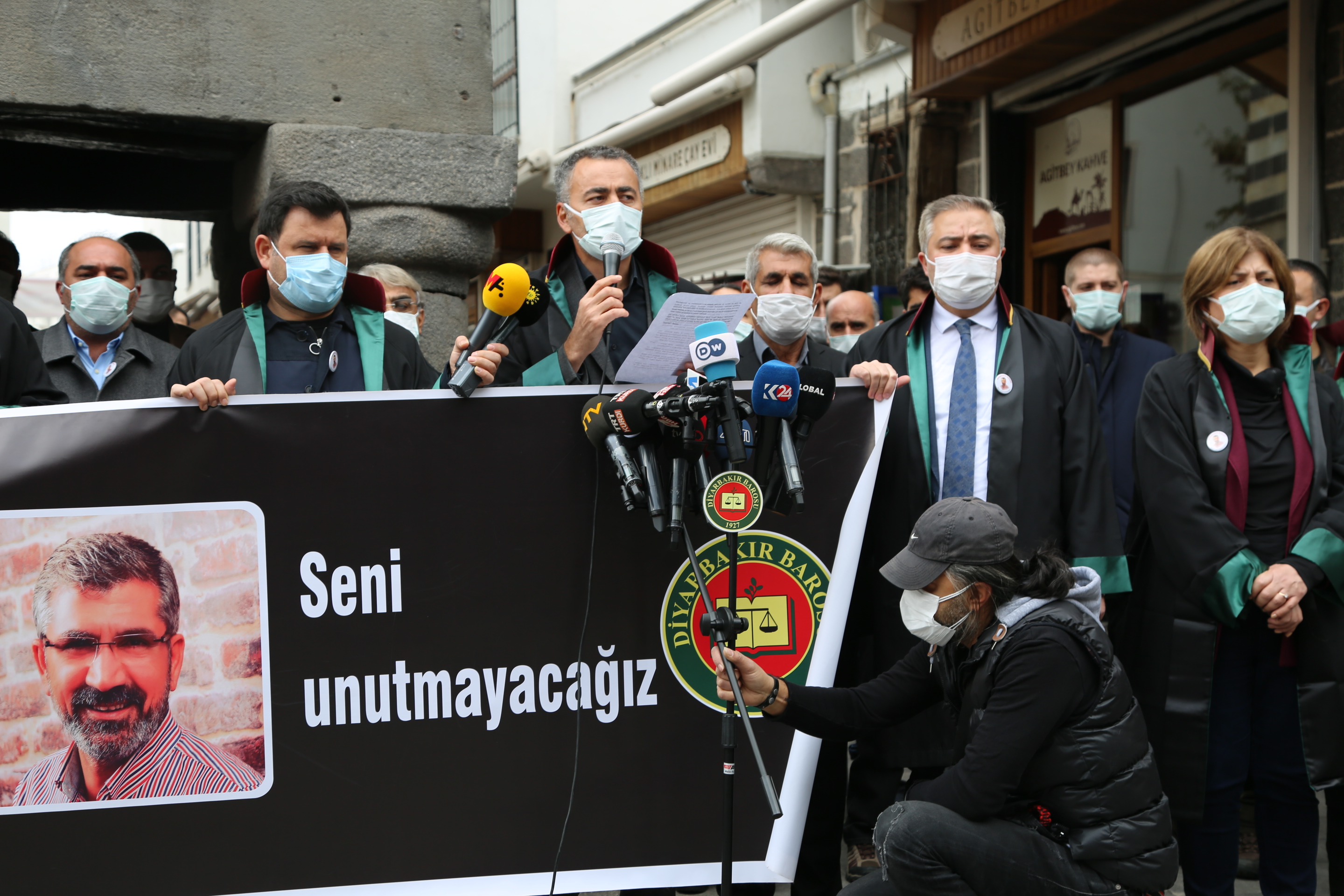 Daxuyanîya Me ya Çapemenîyê ya Sala 5emîn a Kuştina Serokê Baroya Me Tahir ELÇÎyî… — 3