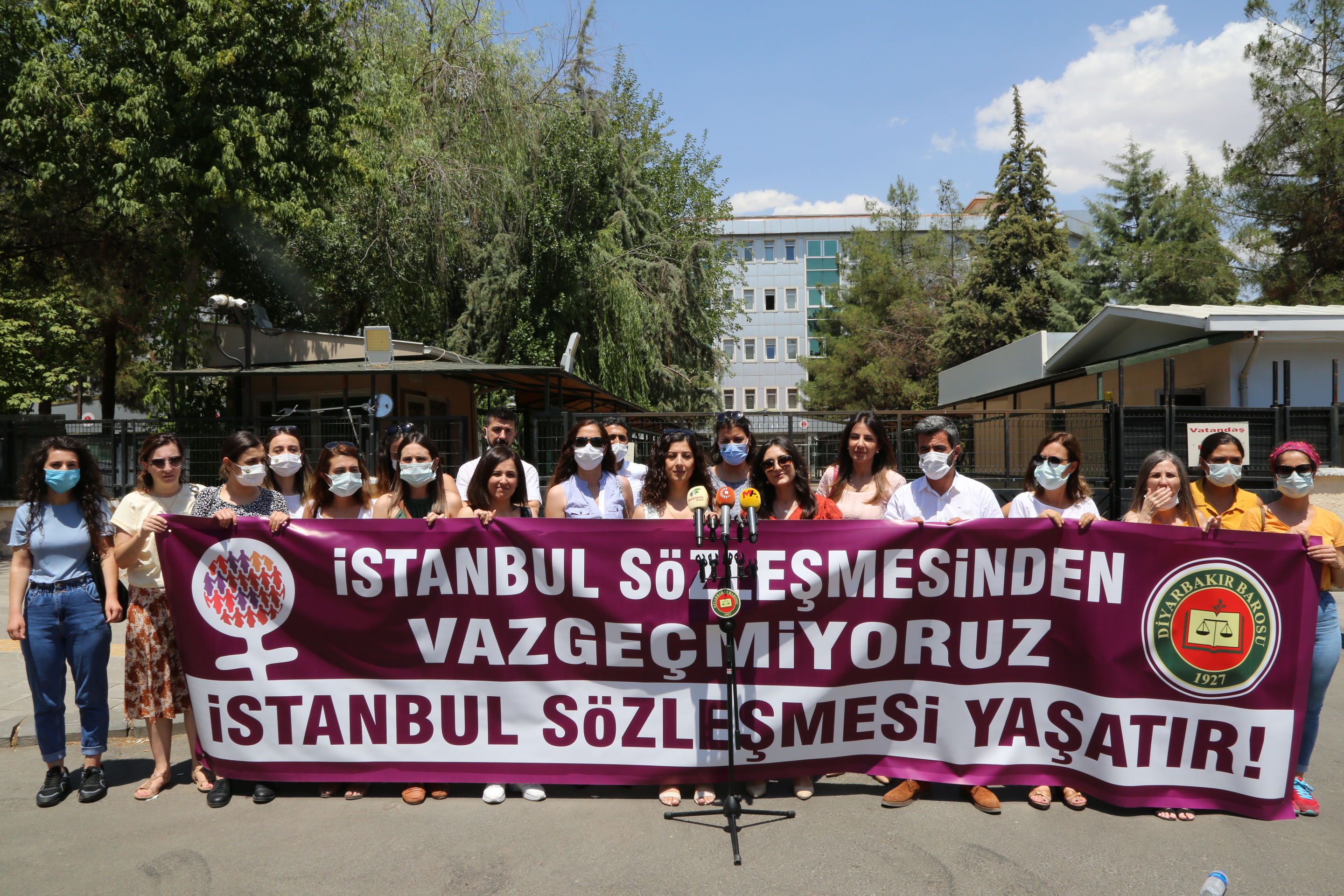 İstanbul sözleşmesi yaşatır! istanbul sözleşmesinden vazgeçmiyoruz — 1