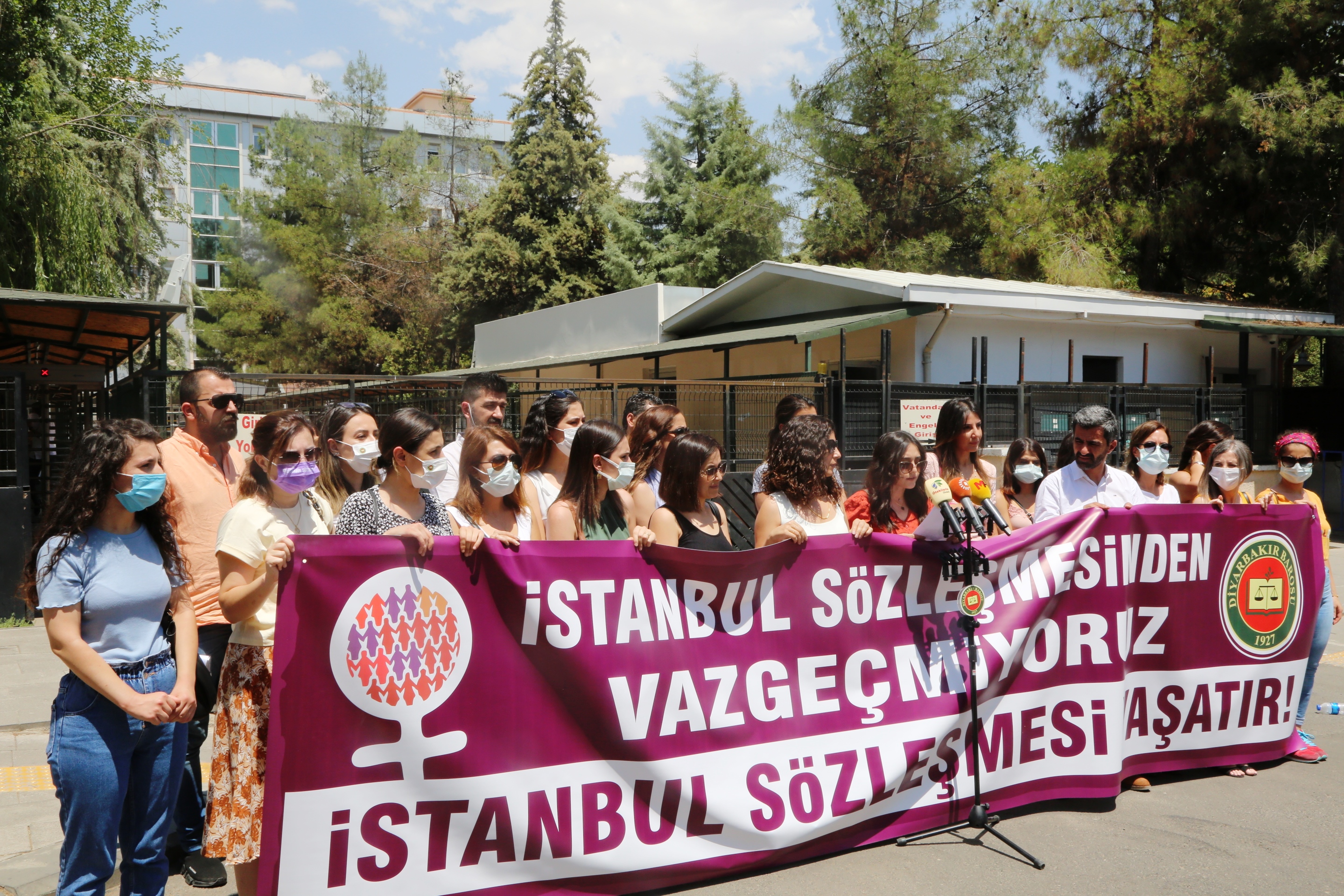 İstanbul sözleşmesi yaşatır! istanbul sözleşmesinden vazgeçmiyoruz — 3