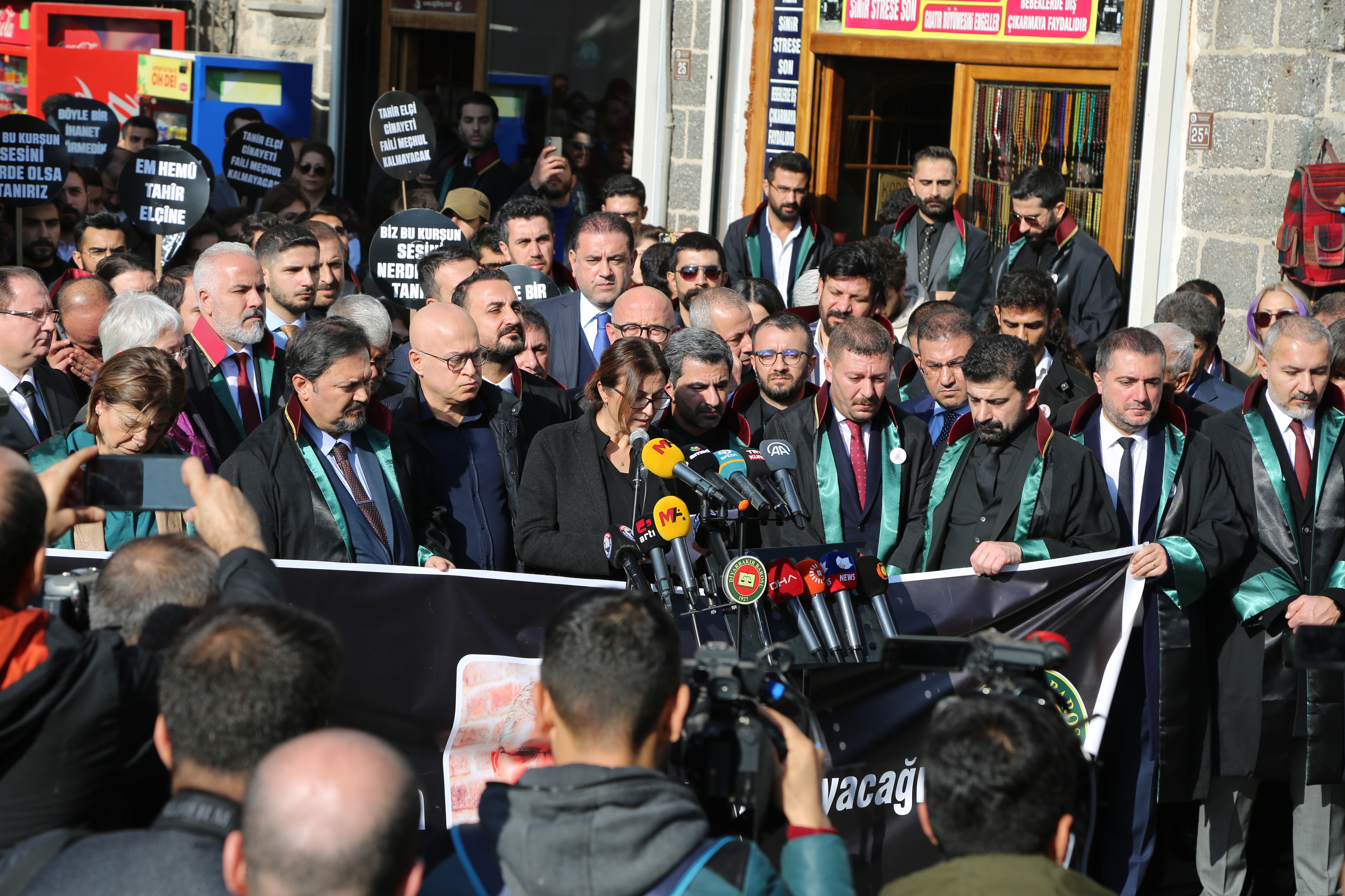 Baro Başkanımız Av. Tahir ELÇİ, Dört Ayaklı Minare Önünde Anıldı:  Bir Kez Daha Söylüyoruz "Devletin Aydınlatamadığı Cinayet Yoktur, Aydınlatmadığı Cinayet Vardır..." — 8