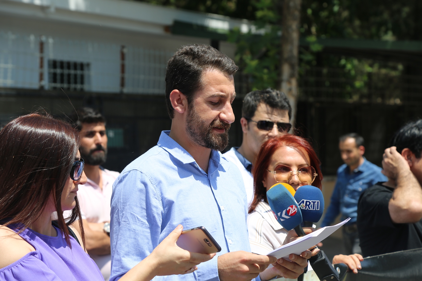 Çalakiya Bîranînê ya Hefteya 181. A Qetilkirina Serokê Baroya Me Tahîr ELÇÎ Bi Beşdariya Endamên Me Pêk Hat... — 4
