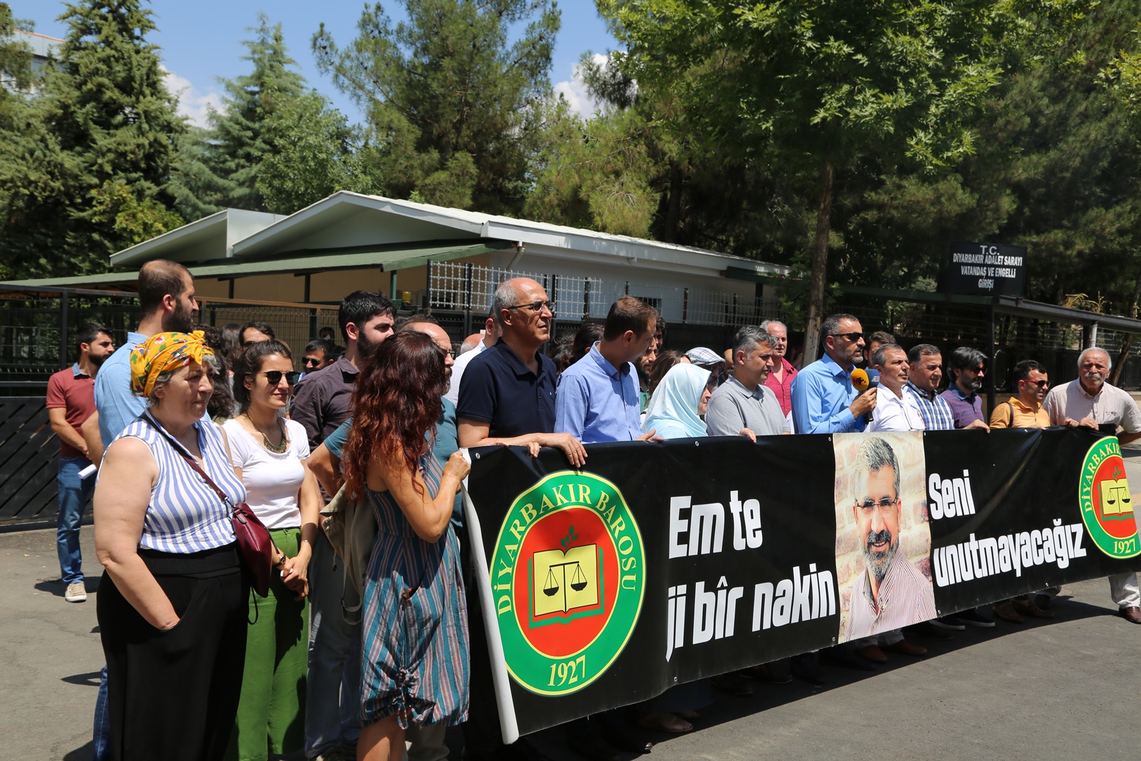 Çalakiya Bîranînê ya Hefteya 182. A Qetilkirina Serokê Baroya Me Tahîr ELÇÎ Bi Beşdariya Endamên Me Pêk Hat... — 3