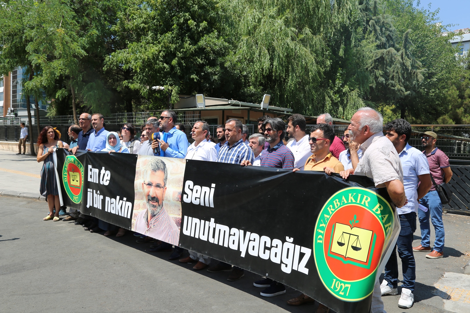 Çalakiya Bîranînê ya Hefteya 182. A Qetilkirina Serokê Baroya Me Tahîr ELÇÎ Bi Beşdariya Endamên Me Pêk Hat... — 4